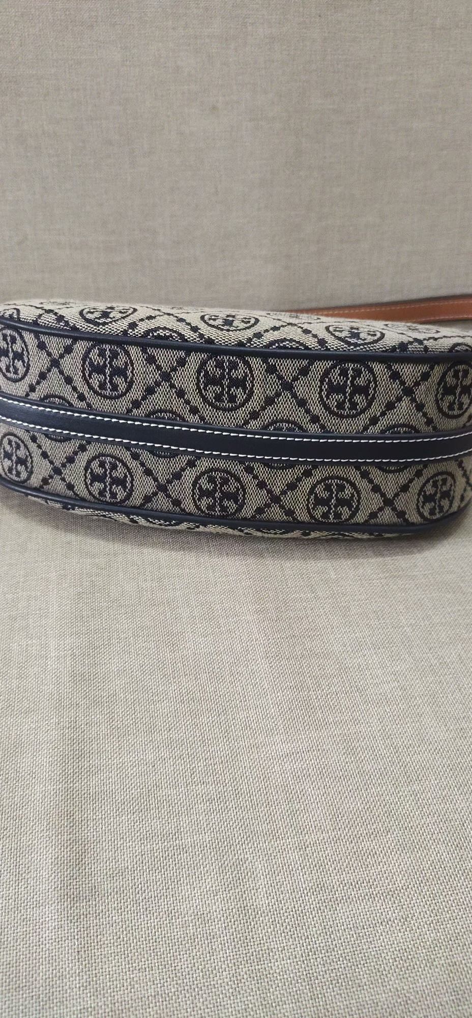 Tory Burch ～TB新款老花新月包 超火系列 全新包款和厚度 精选编织提花打造 采用标志性T Mongram图案