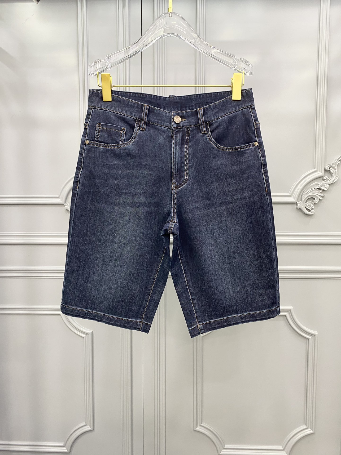 NO:160146,, 2025 summer new model, special counters are available at the same time, original single product, washable casual denim shorts, imported original washing elastic fabric, comfortable and elastic, top-level printing craft letter pattern logo, original hardware and auxiliary decoration, unique design, comfortable and breathable, top body is very handsome, digits 29-38, no 35, 37.,, shorts, alexander wang19860909,2025夏季新款,专柜同步有售,原单狠货,水洗休闲牛仔短裤,进口原版水洗弹力面料,舒适有弹性,顶级印花工艺字母图案logo,原版五金辅料装饰,独特设计,舒适透气,上身帅气十足,码数29-38,无35,37.,,shorts,alexander wang,Men's clothing
