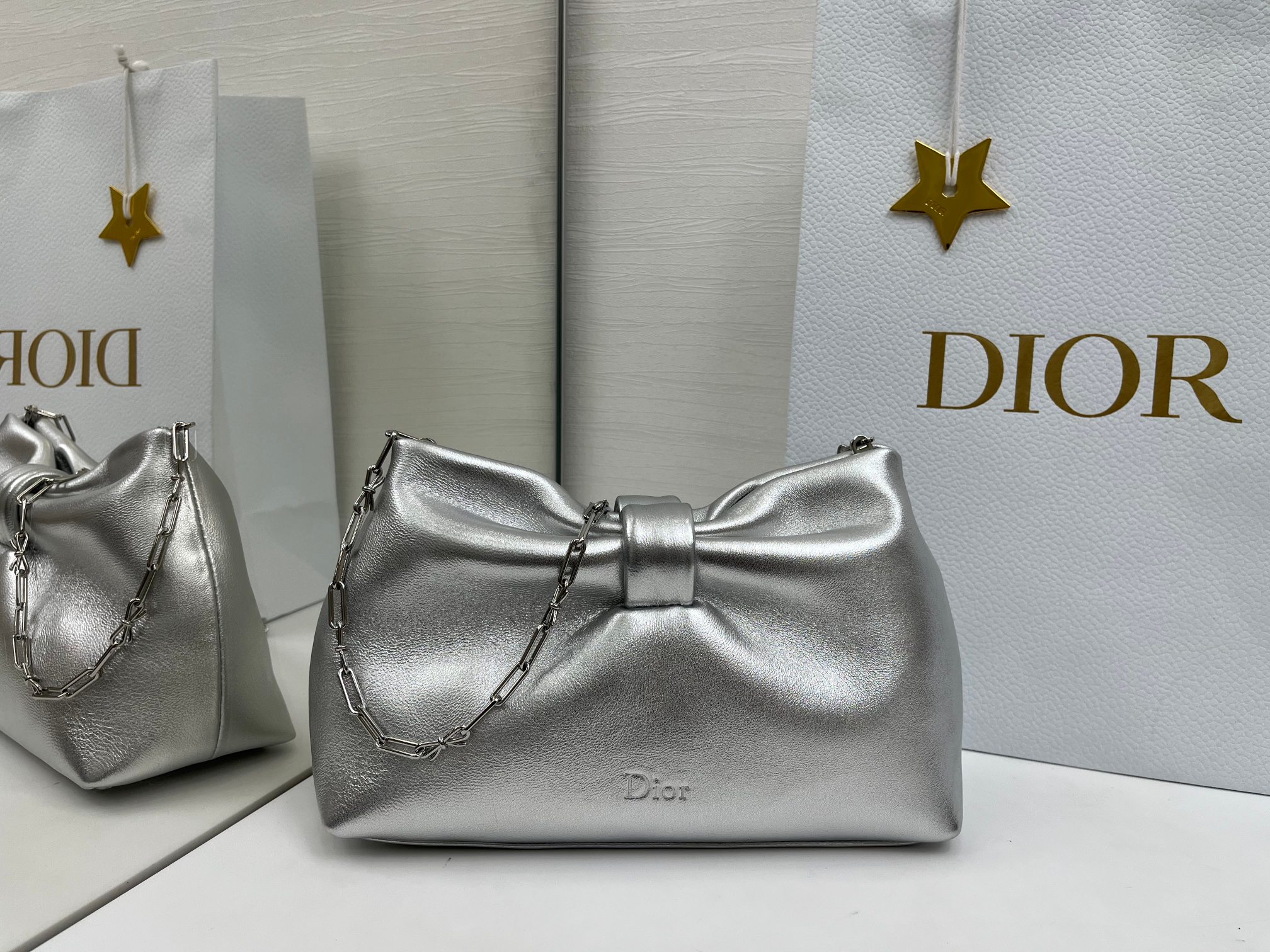 Сумка Dior Bow серебристая из натуральной кожи