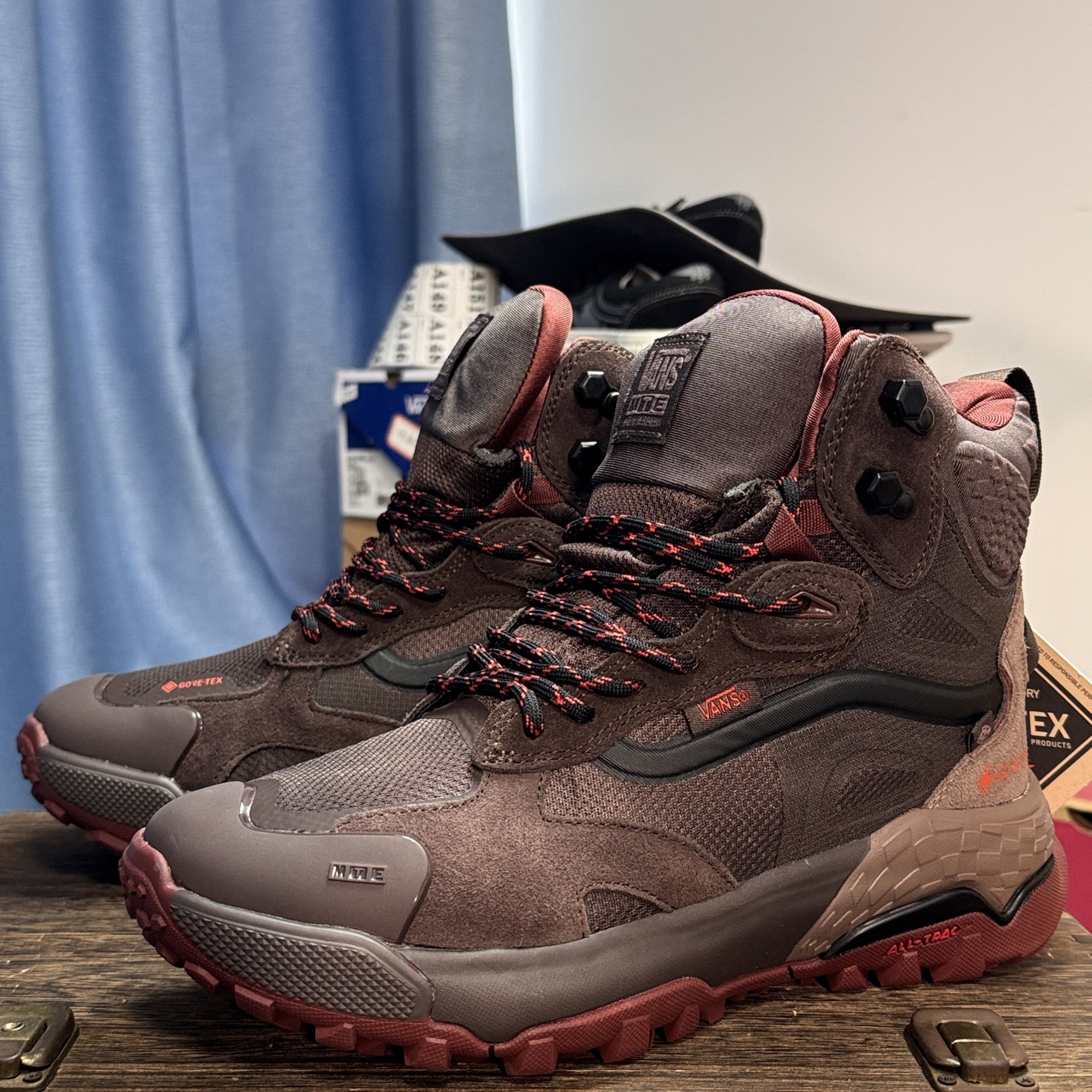 P280
Vans MTE Crestline ADV Gore-Tex波尔多红
配备UltraCush™鞋垫或中底,提供良好的缓震效果,减轻行走或运动时脚部的压力,长时间穿着也能保持舒适。外底采用橡胶材质,带有独特的纹路设计,能在不同地形提供可靠的抓地力和稳定性
货号:VN000CVP7YO
码数:40-44(整码齐)