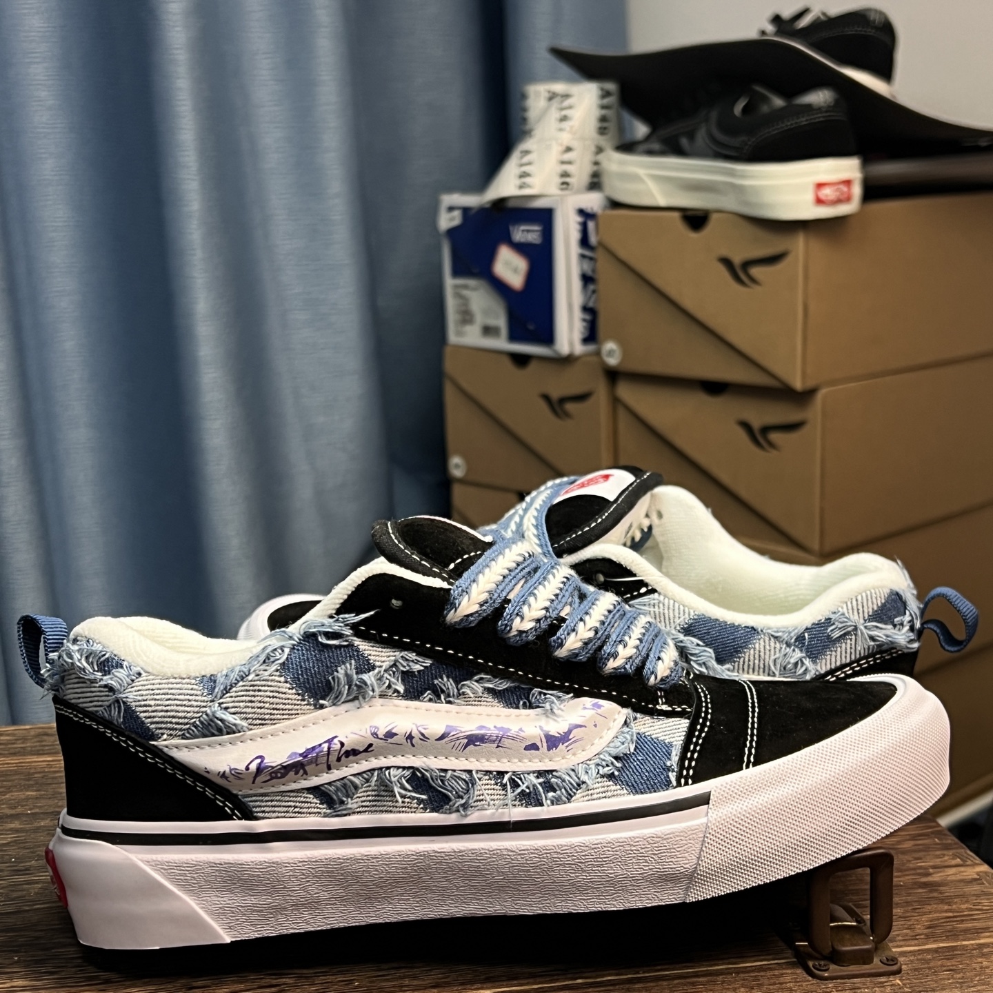Vans knu skool 流苏牛仔蓝谁说破洞牛仔的设计不能用在鞋子上？今天他来了！破洞流苏的同时连鞋