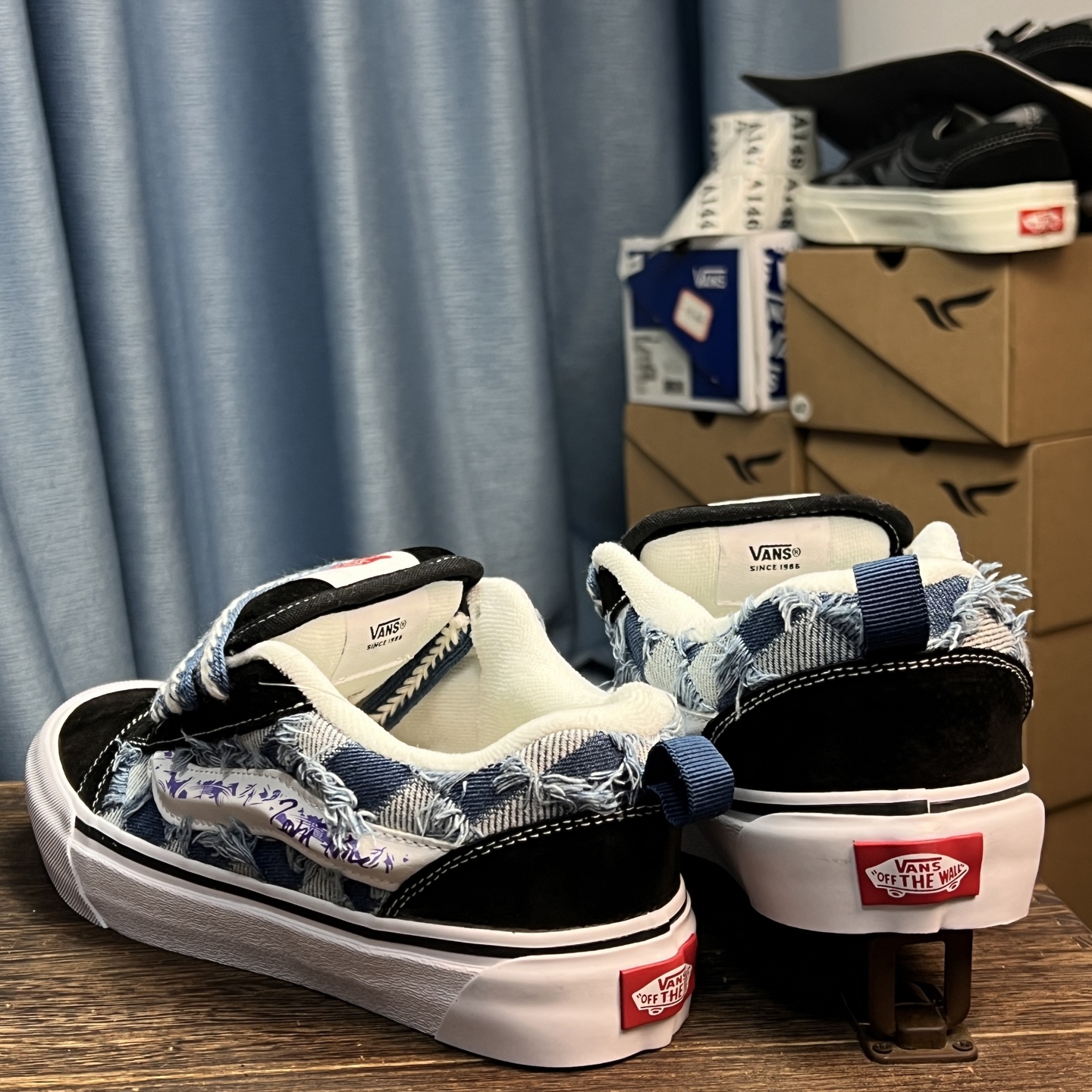 Vans knu skool 流苏牛仔蓝谁说破洞牛仔的设计不能用在鞋子上？今天他来了！破洞流苏的同时连鞋