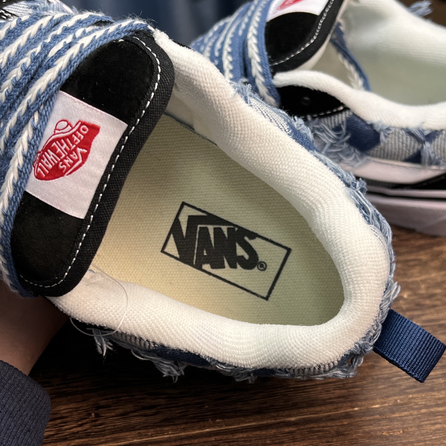 Vans knu skool 流苏牛仔蓝谁说破洞牛仔的设计不能用在鞋子上？今天他来了！破洞流苏的同时连鞋