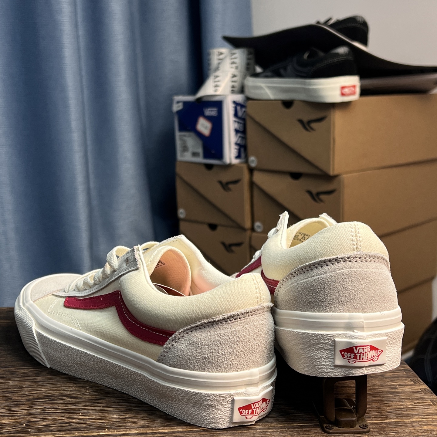 Vans Old Skool 36 红条米白Vans家火爆全球的超经典款式再度来袭！永不过时的穿搭单品！
