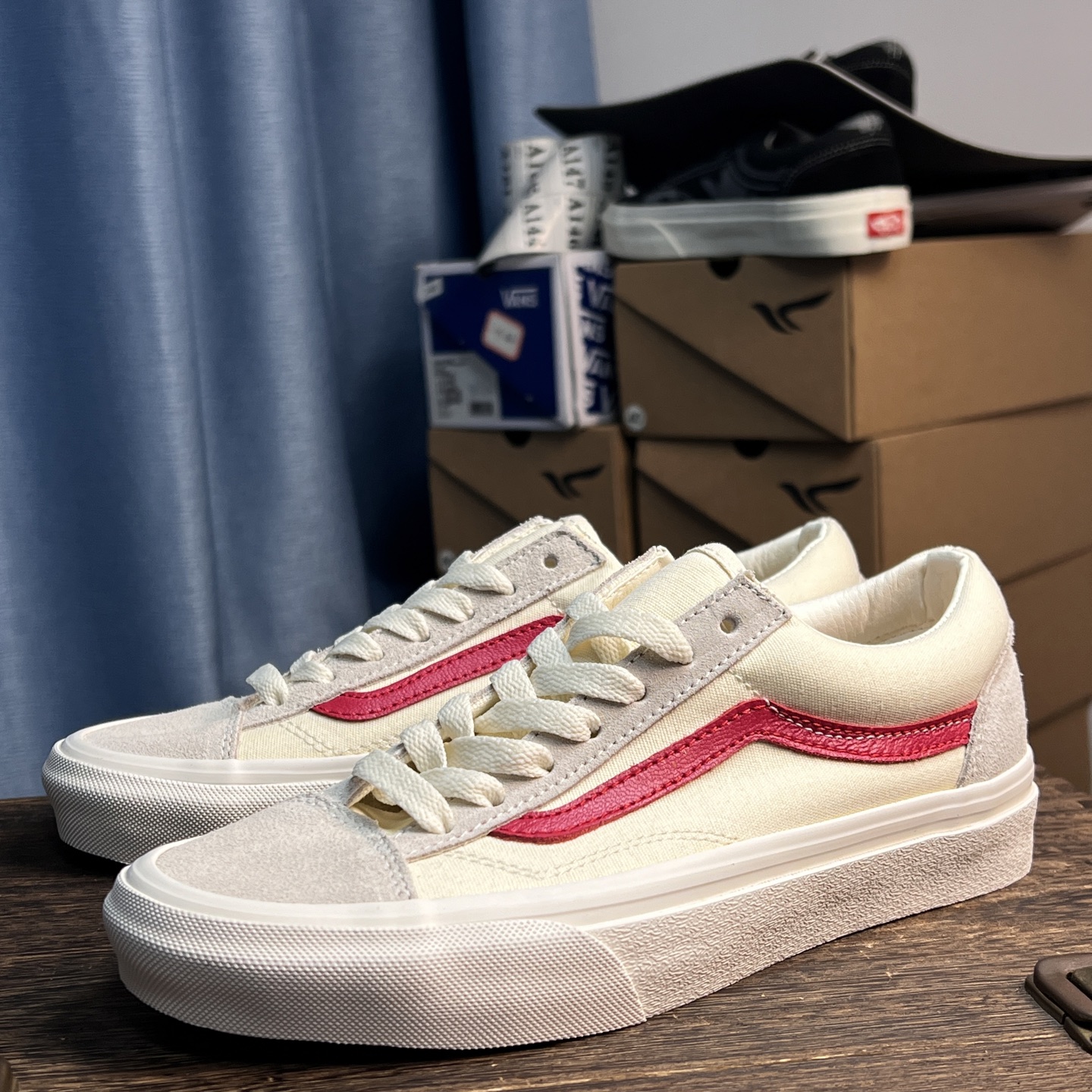 Vans Old Skool 36 红条米白Vans家火爆全球的超经典款式再度来袭！永不过时的穿搭单品！