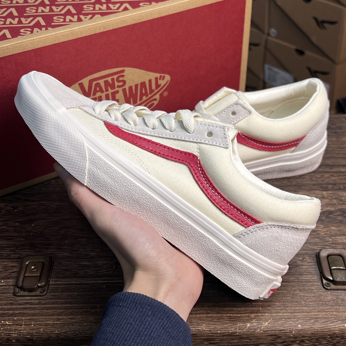 Vans Old Skool 36 红条米白Vans家火爆全球的超经典款式再度来袭！永不过时的穿搭单品！
