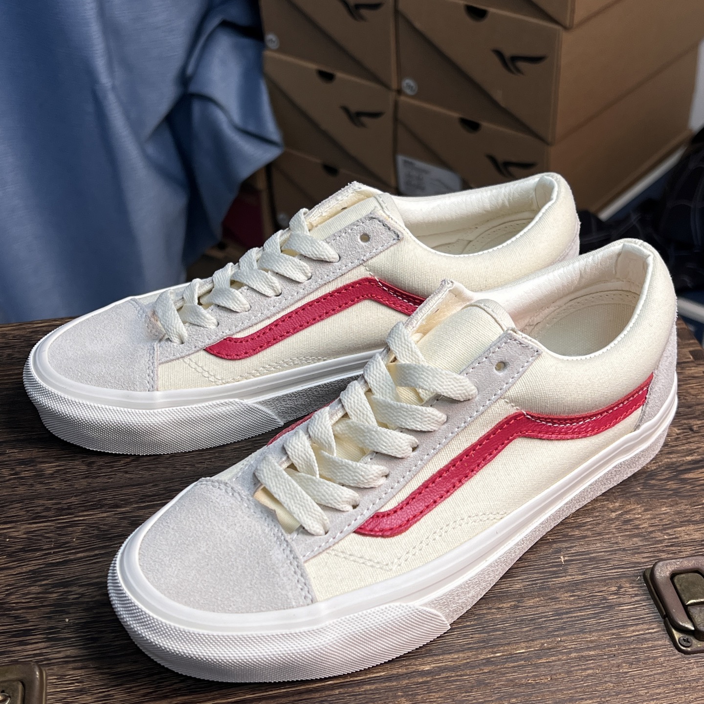 Vans Old Skool 36 红条米白Vans家火爆全球的超经典款式再度来袭！永不过时的穿搭单品！