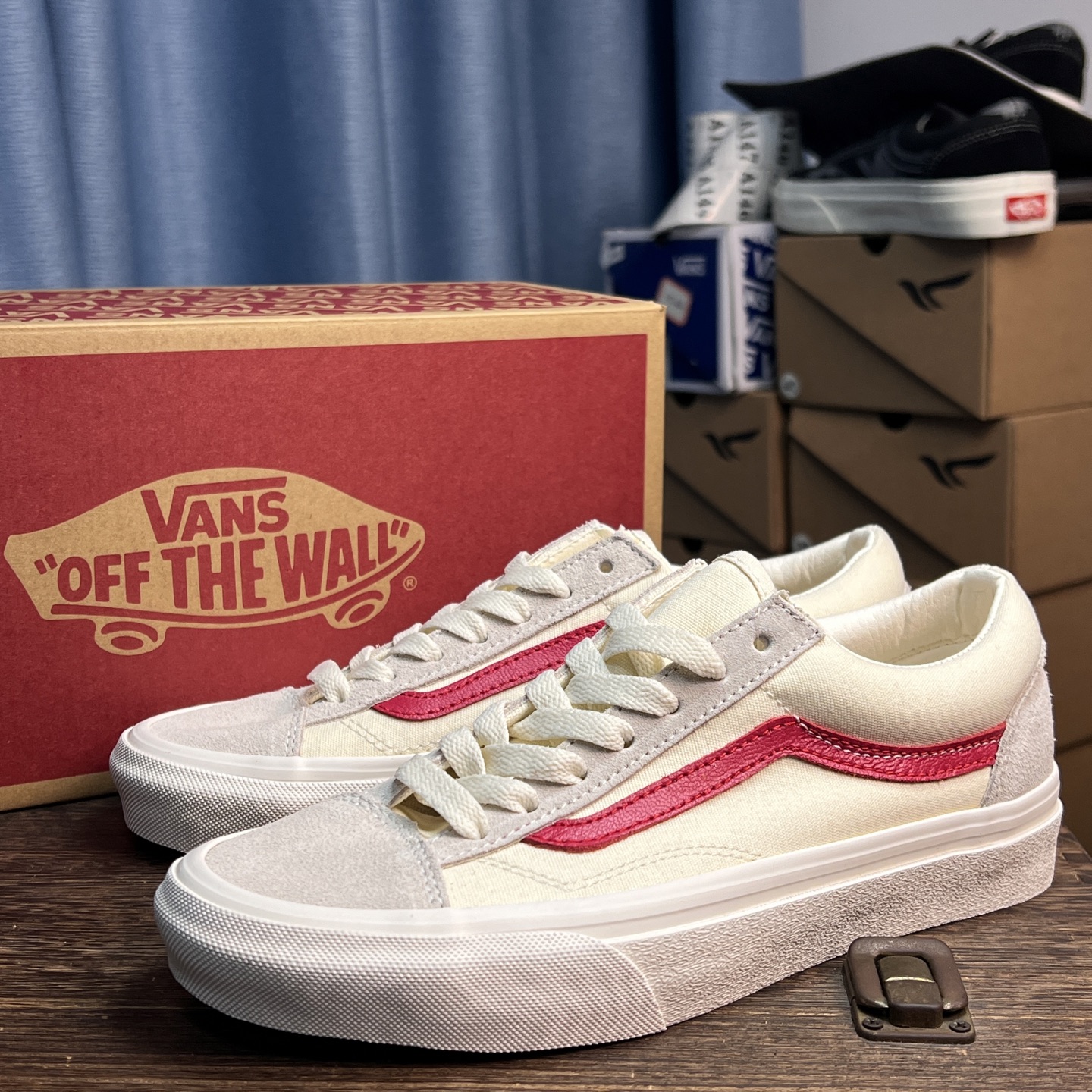 Vans Old Skool 36 红条米白Vans家火爆全球的超经典款式再度来袭！永不过时的穿搭单品！