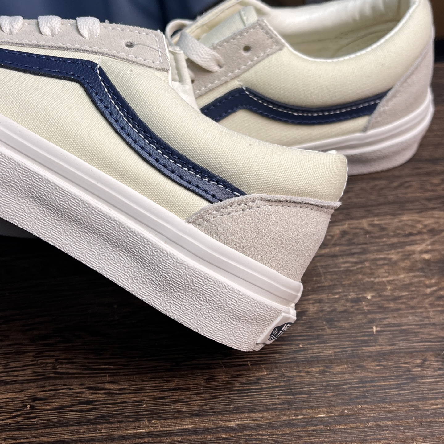 Vans Old Skool 36 蓝条米白Vans家火爆全球的超经典款式再度来袭！永不过时的穿搭单品！