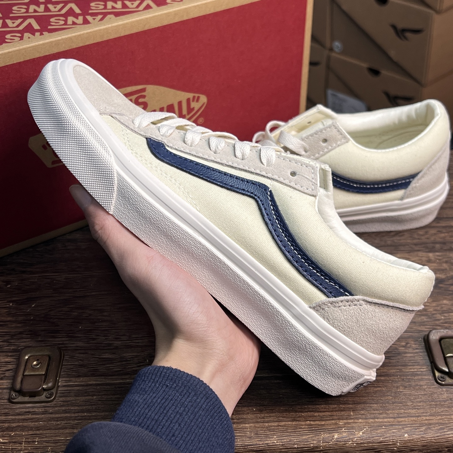 Vans Old Skool 36 蓝条米白Vans家火爆全球的超经典款式再度来袭！永不过时的穿搭单品！