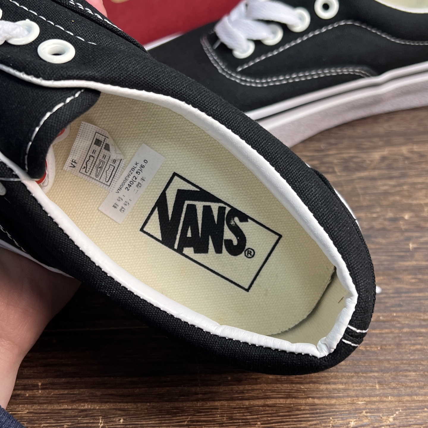 Vans Era 复古 耐磨轻便 低帮 板鞋 男女同款 黑白V家经典百搭低帮款式，简约时尚大气货架号：V