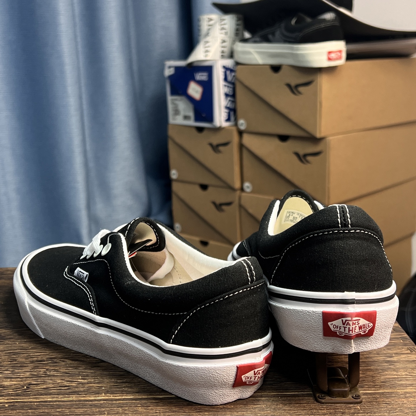 Vans Era 复古 耐磨轻便 低帮 板鞋 男女同款 黑白V家经典百搭低帮款式，简约时尚大气货架号：V