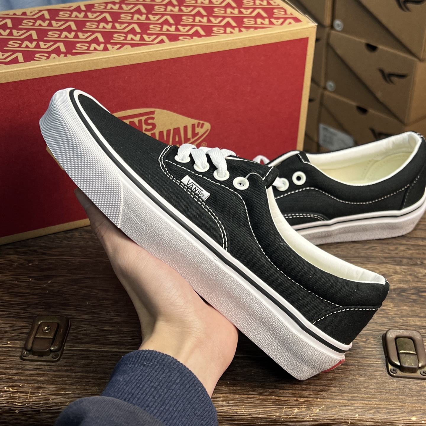 Vans Era 复古 耐磨轻便 低帮 板鞋 男女同款 黑白V家经典百搭低帮款式，简约时尚大气货架号：V