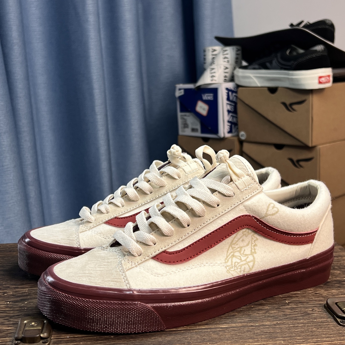 140🉐
Vans  x Bolin LX OLD SKOOL 马年限定
馬上就好！26款本命年的小马有福了！Vans联名Bolin重磅推出马年限定！脚踏马上就好！来年争做富豪！

货架号：VN000EJUHRW
尺码：35-44带半码