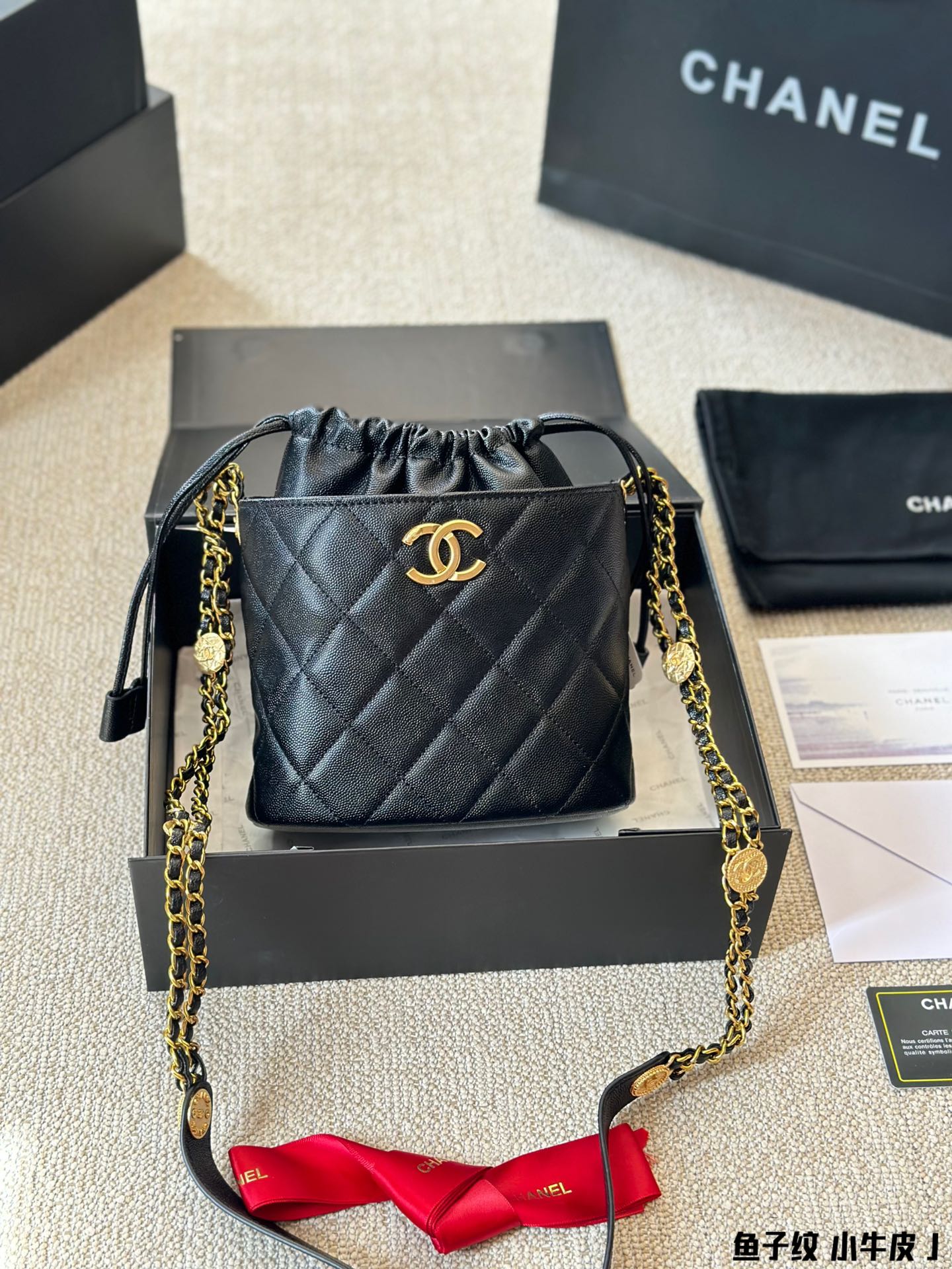 Chanel sacs Sac Seau Quincaillerie en or Cuir de vache Vintage La chaîne