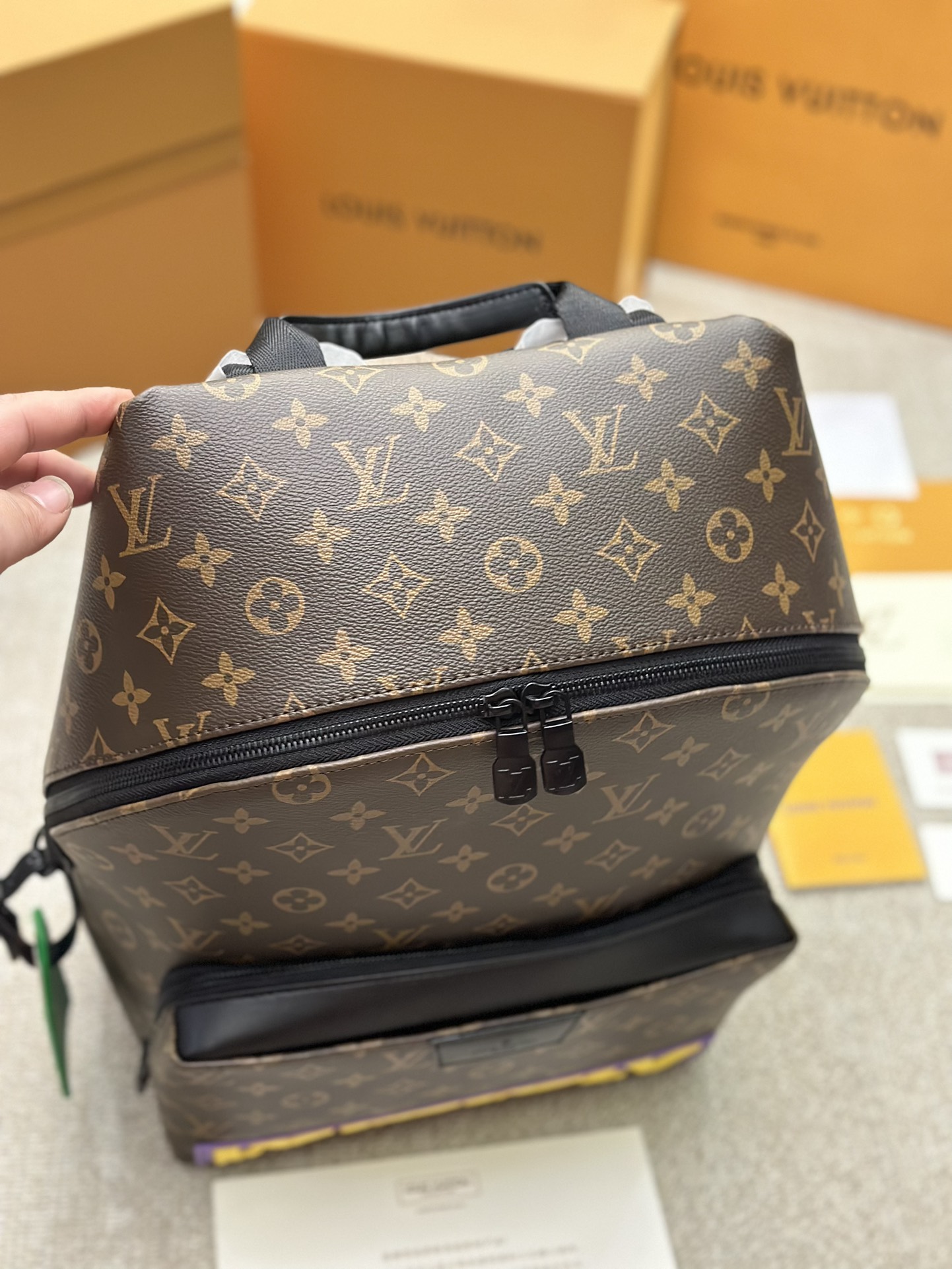 Practical Boys’ Recommendation: Cowskin Shoulder Bag for Men, 32 * 37 cm - 图片 4