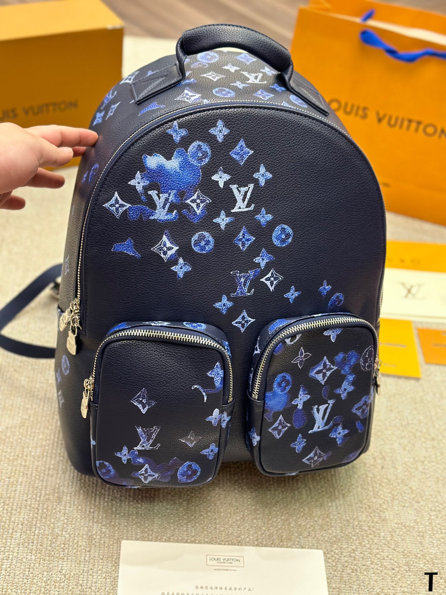 Practical Boys’ Shoulder Bag Review: Cowskin Version LV Discovery, Ideal for Everyday Use