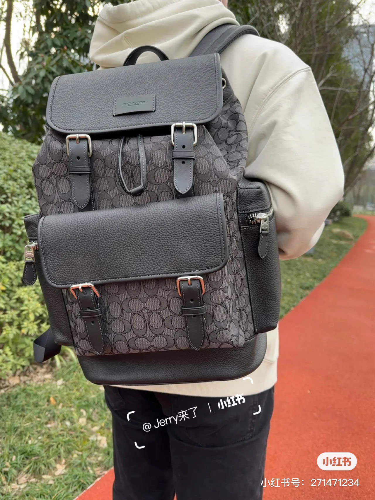 Nuevo color, mochila Sprint Backpack de Coach. La nueva mochila Sprint de Coach es realmente llamativa, con cuero negro…