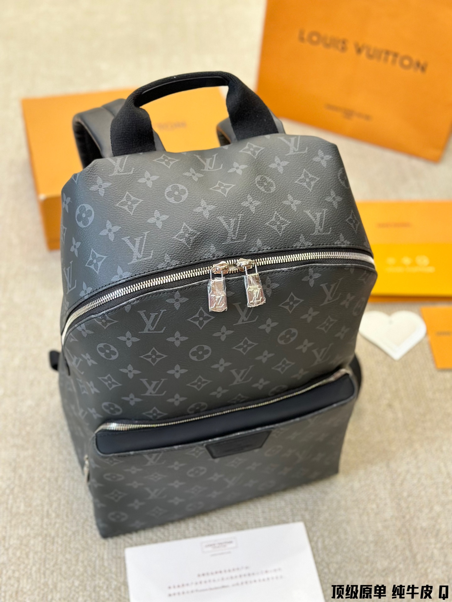 Stylish Cow Skin Shoulder Bag for Practical Boys: Mr. LV Discovery’s Classic Design - 图片 8