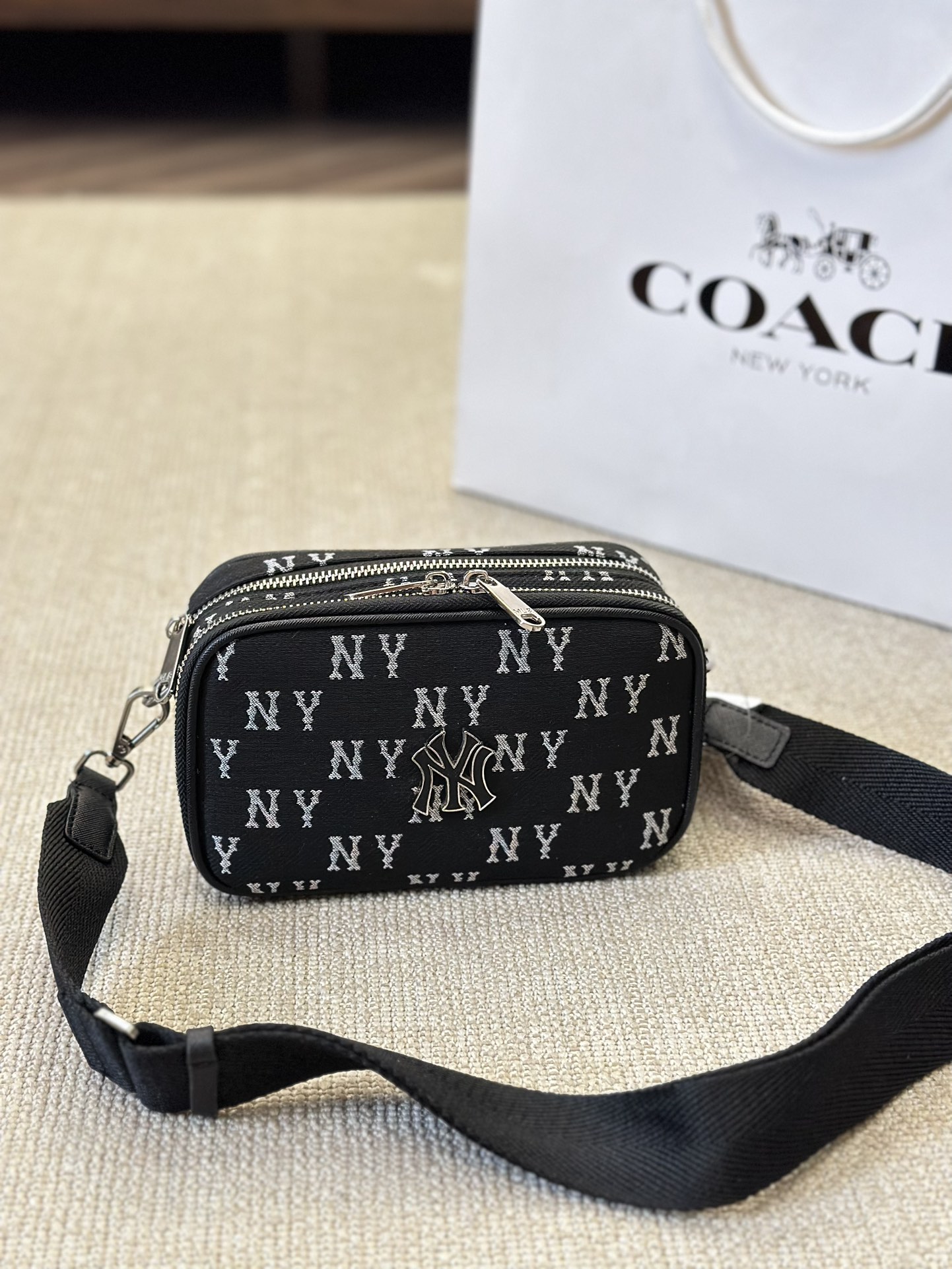 MLB NY camera bag for PU-skin one-shoulder-backed couple-leave-a-patch