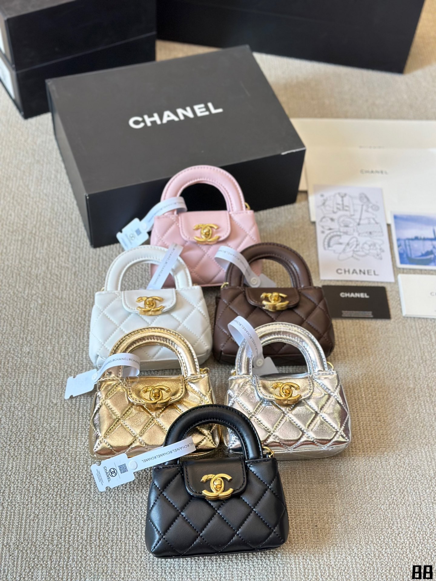 Chanel Taschen Handtaschen Umhängetaschen  & Schultertaschen Lammfell Schaffell Ketten