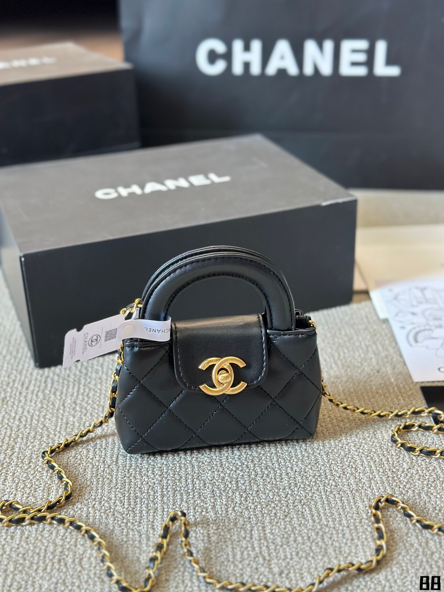 Chanel Taschen Handtaschen Umhängetaschen  & Schultertaschen Lammfell Schaffell Ketten
