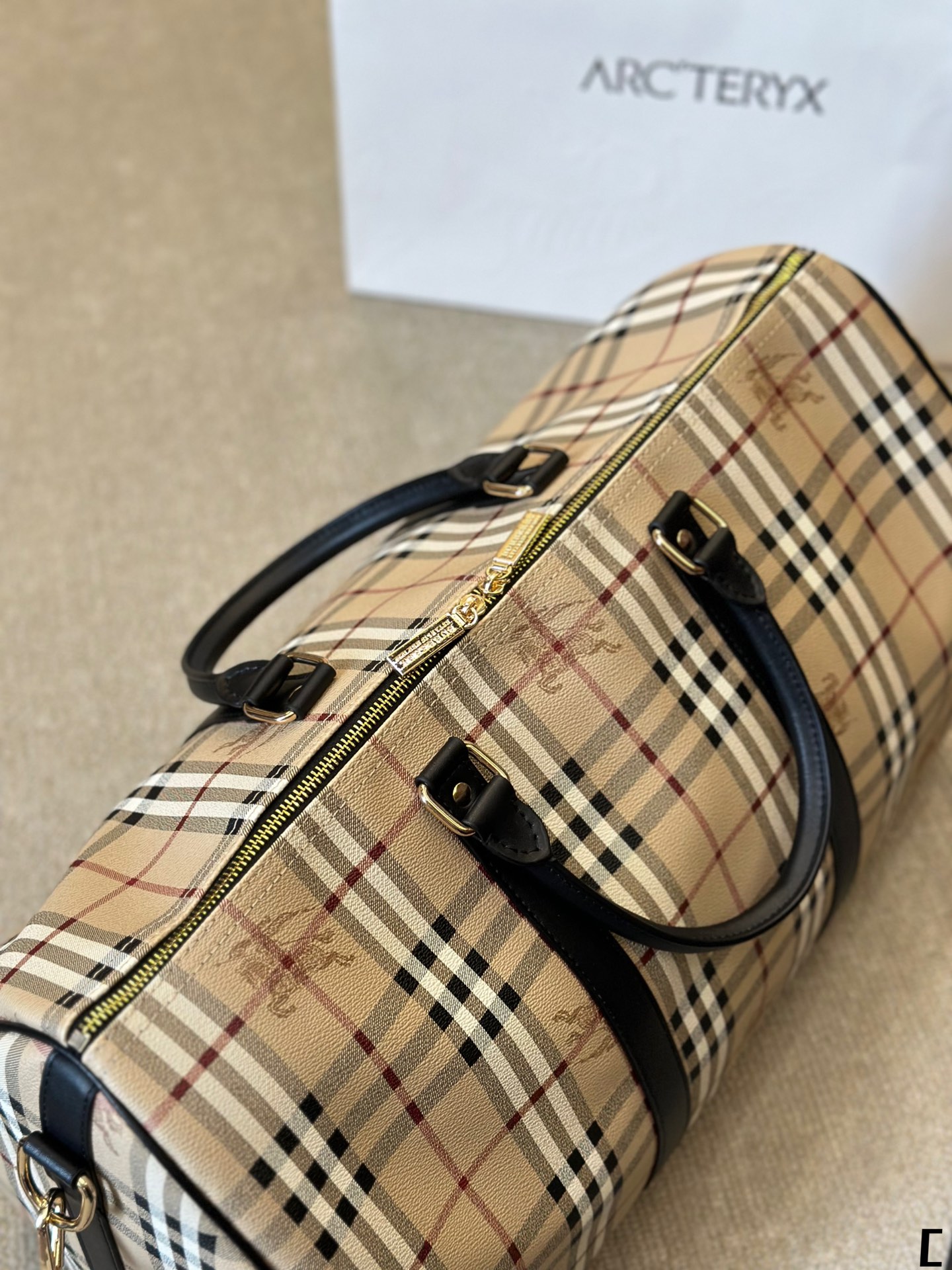 Burberry Voyage Beige Nova Check travel