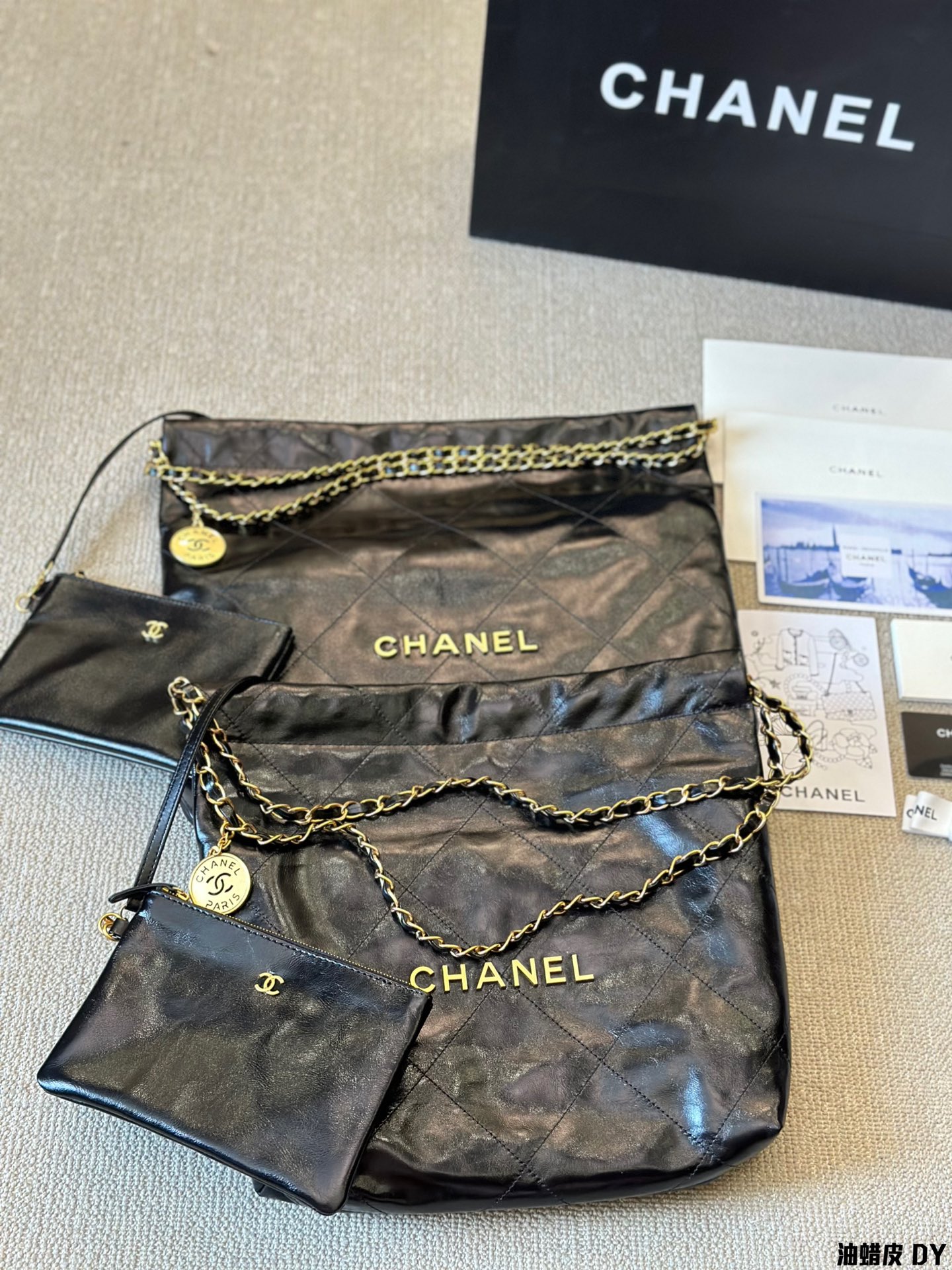 Chanel 2.55 Taschen Handtaschen Umhängetaschen  & Schultertaschen Schwarz Gold Gelb Offene Arbeiten Rindsleder Frühling/Sommer Kollektion Vintage Lässig