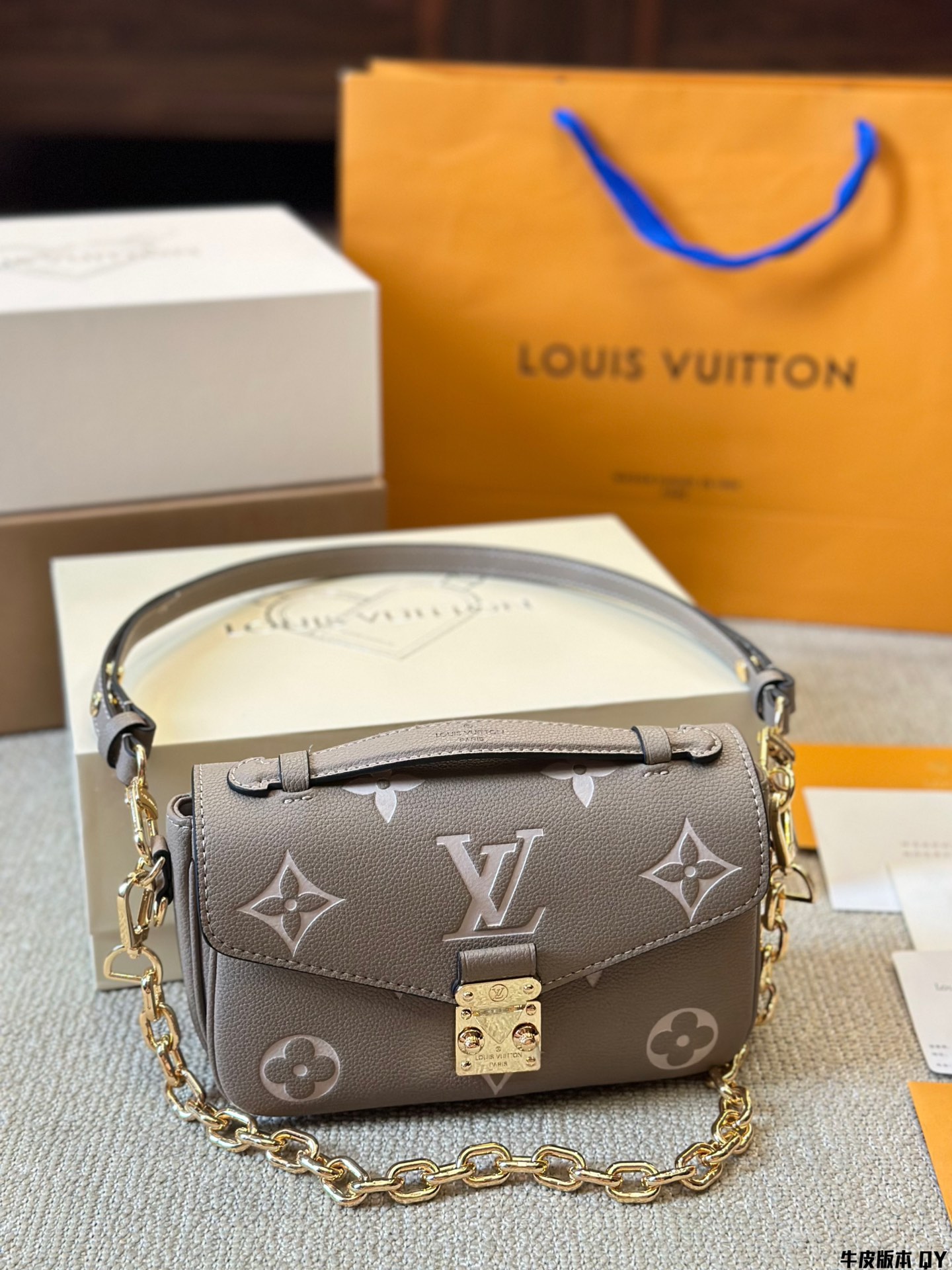 Louis Vuitton LV Pochette MeTis Umhängetaschen  & Schultertaschen Messenger-Taschen Gold Rindsleder Mini