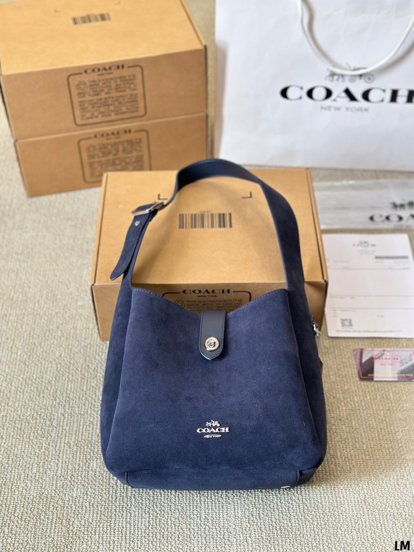 牛皮版本 💰420 CoachHadley单肩包 新出的 Hadley 是实用轻便的单肩包@ 宽肩带设计背着更舒服哦还是两用的 尺寸23 20cm