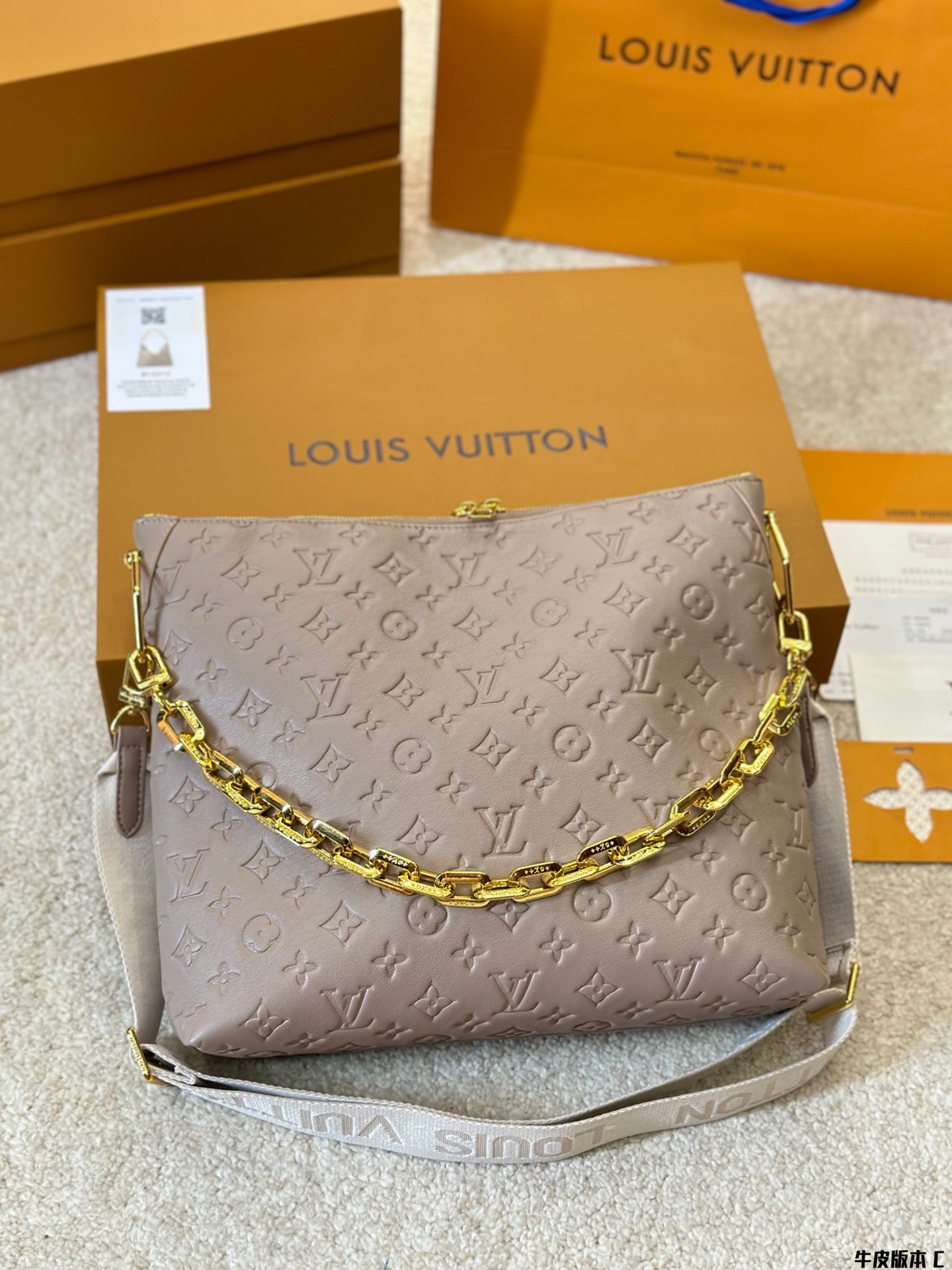 Louis Vuitton LV Coussin Sacs À Main Couleur du thé au lait Cuir de vache Série d’été Fashion La chaîne