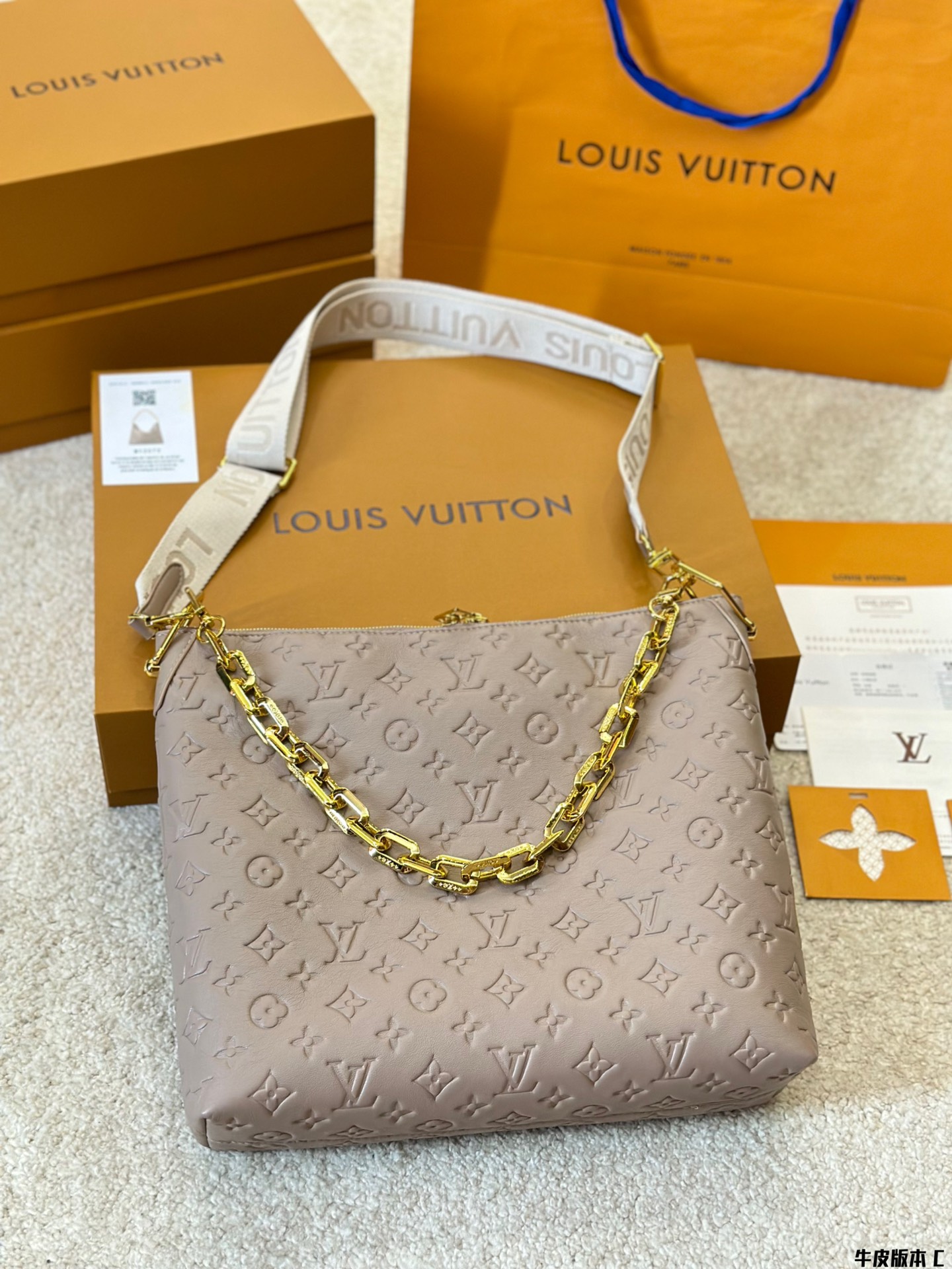 Louis Vuitton LV Coussin Sacs À Main Couleur du thé au lait Cuir de vache Série d’été Fashion La chaîne