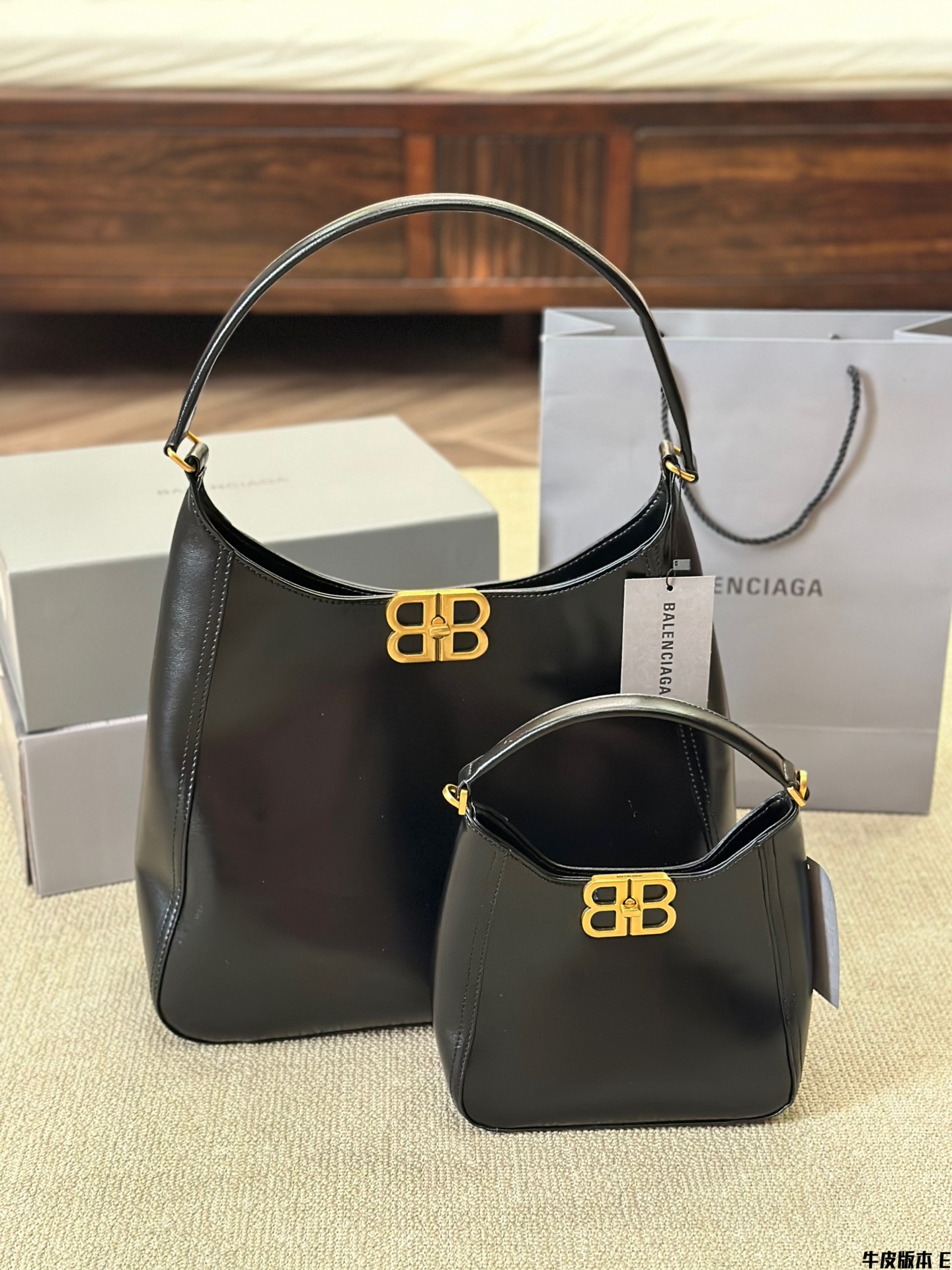 “Cowskin Paris Bucket Bag: Soft and Lazy Style in Various Sizes” - 图片 1