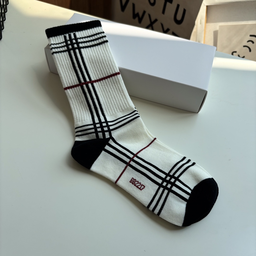 巴宝莉情侣款纯棉中筒袜 7