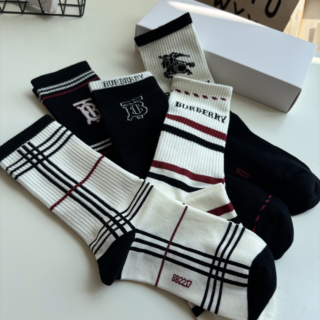 巴宝莉情侣款纯棉中筒袜 3