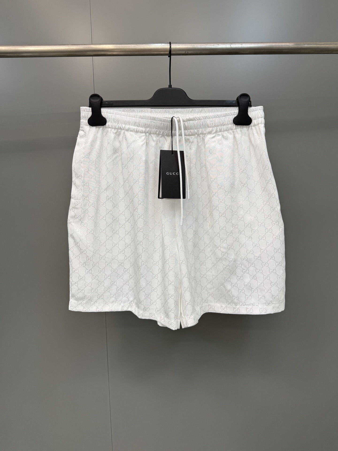 NO:823088,G*cci 26ss new Generation G*cci explores the brand archive code and integrates designs from different generations to compose a unique aesthetic chapter. This set of matching items perfectly combines comfortable and minimalist silhouettes with high-end fabrics. Sizes S-XL, Gucci-Clothing, gucci,19860909G*cci 26ss新款Generation G*cci 探索品牌档案代码,将不同世代的设计融合于一体,谱写出独特的美学篇章.这套配套单品将舒适极简的廓形与高级面料完美结合.S-XL码,古驰-服装,gucci,,Women's clothing