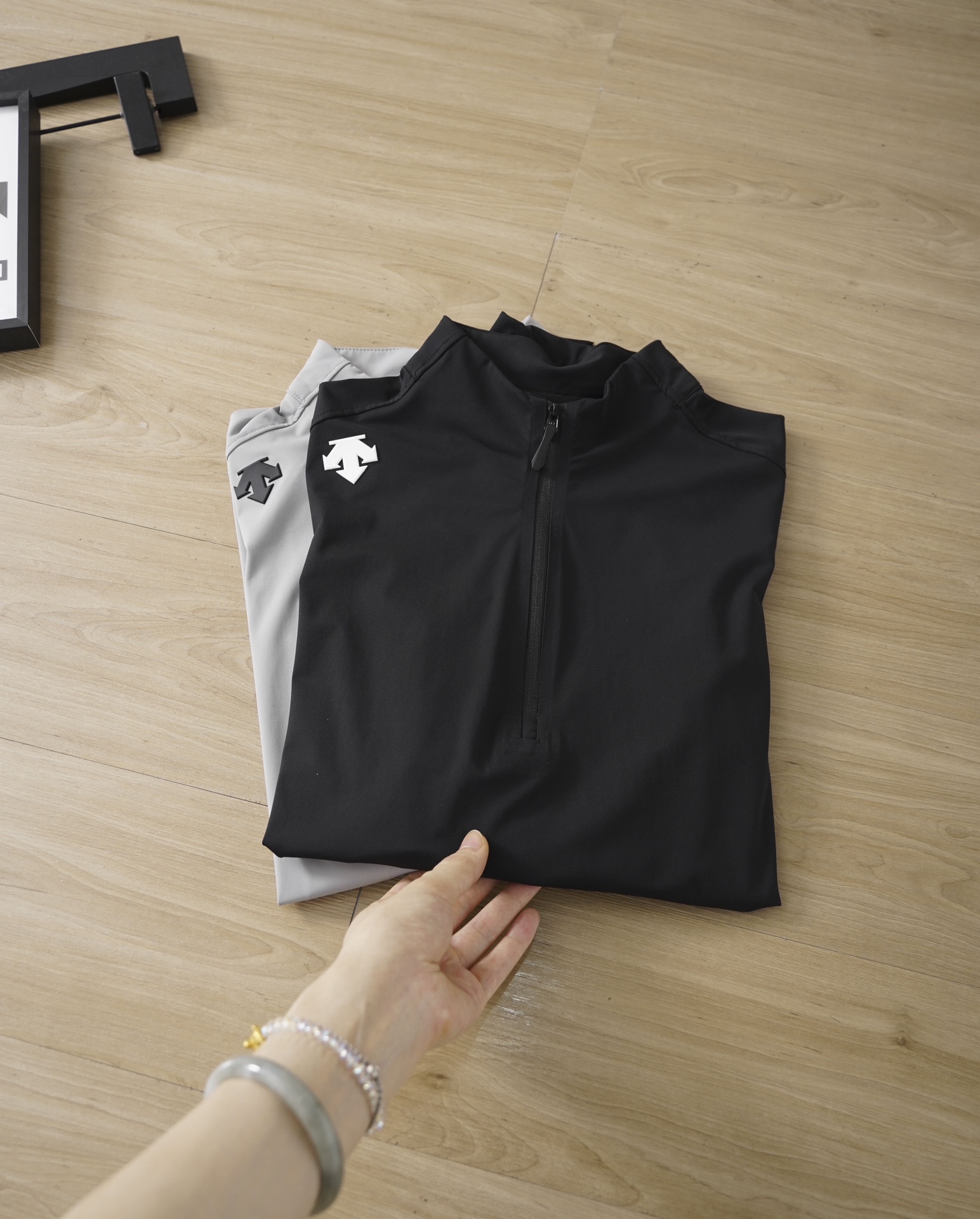 Descente Soft Four-Way Stretch Half-Zip Long Sleeve T-Shirt