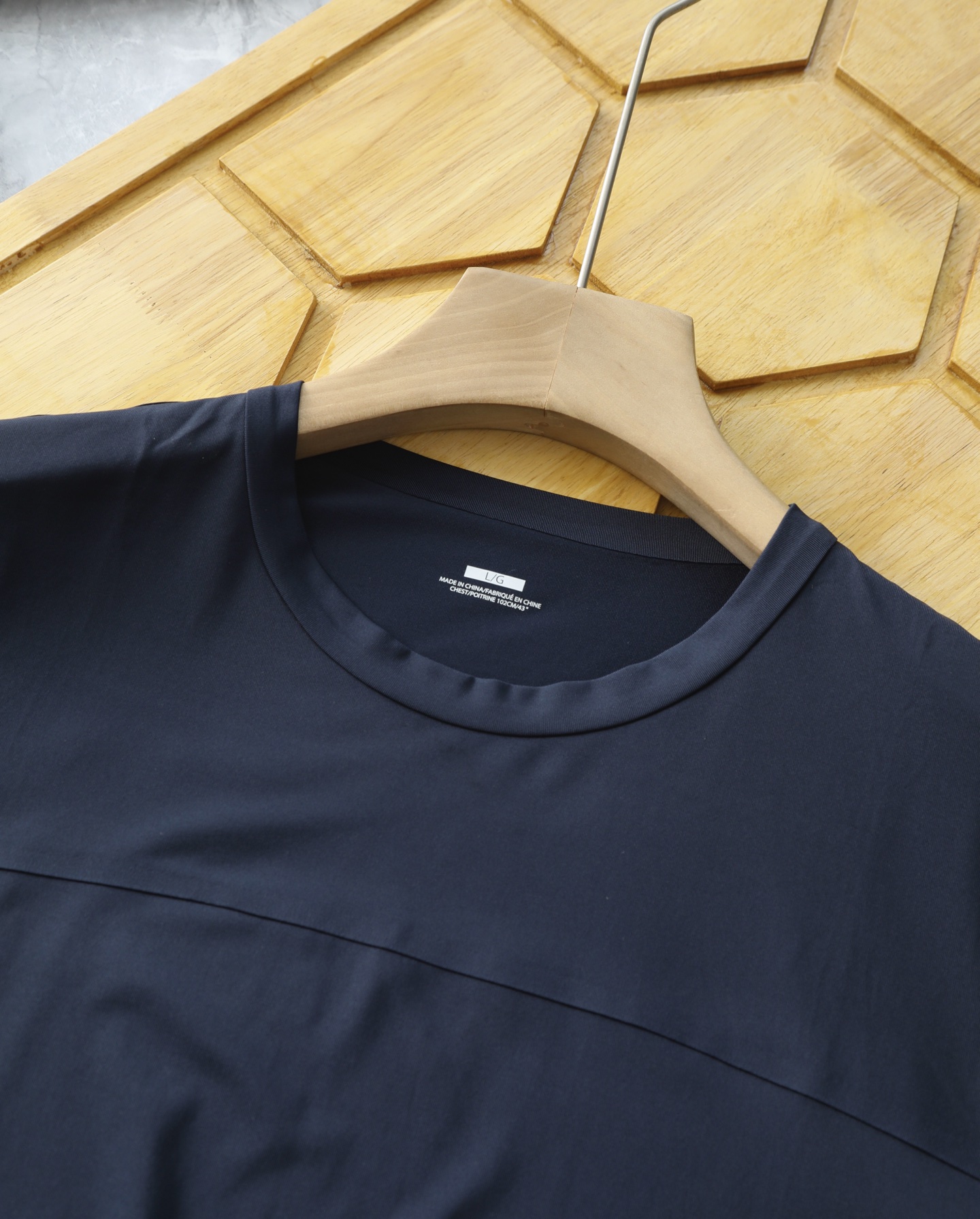 💰120包邮
ARC'TERYX—始祖鸟户外全身无缝压胶 弹力 吸湿排汗 透气速干短袖T恤
面料采用吸湿排汗纱线,再加上格子肌理有利于空气流通,进一步加强面料的速干效果 垂感性好和出色的弹力让衣服的舒适度再上一层楼 全身无缝压胶工艺 一根线都没有缝,无针孔 全部裁片都用压胶工艺拼接而成 压缩性好,收纳占空间小,可作为紧急备用衣出色的弹性,适合各种体型,舒适感很好垂感+冰凉体感,让你无惧炎热夏日.
颜色:黑色 藏蓝色 卡其色
尺码M—3XL
M:连肩袖 36 胸围100 衣长66
L:连肩袖37 胸围104 衣长68
XL:连肩袖38 胸围108 衣长70
2XL:连肩袖39 胸围112 衣长72
3XL:连肩袖40 胸围116 衣长74