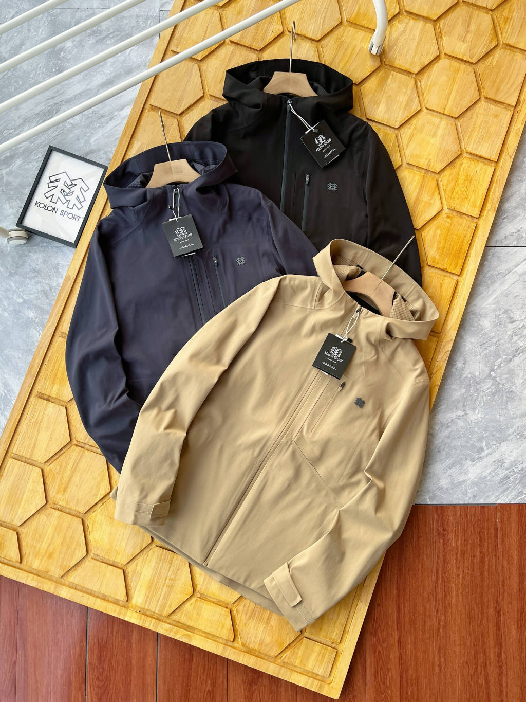 KOLON SPORT Lightweight Windproof Waterproof Softshell Jacket