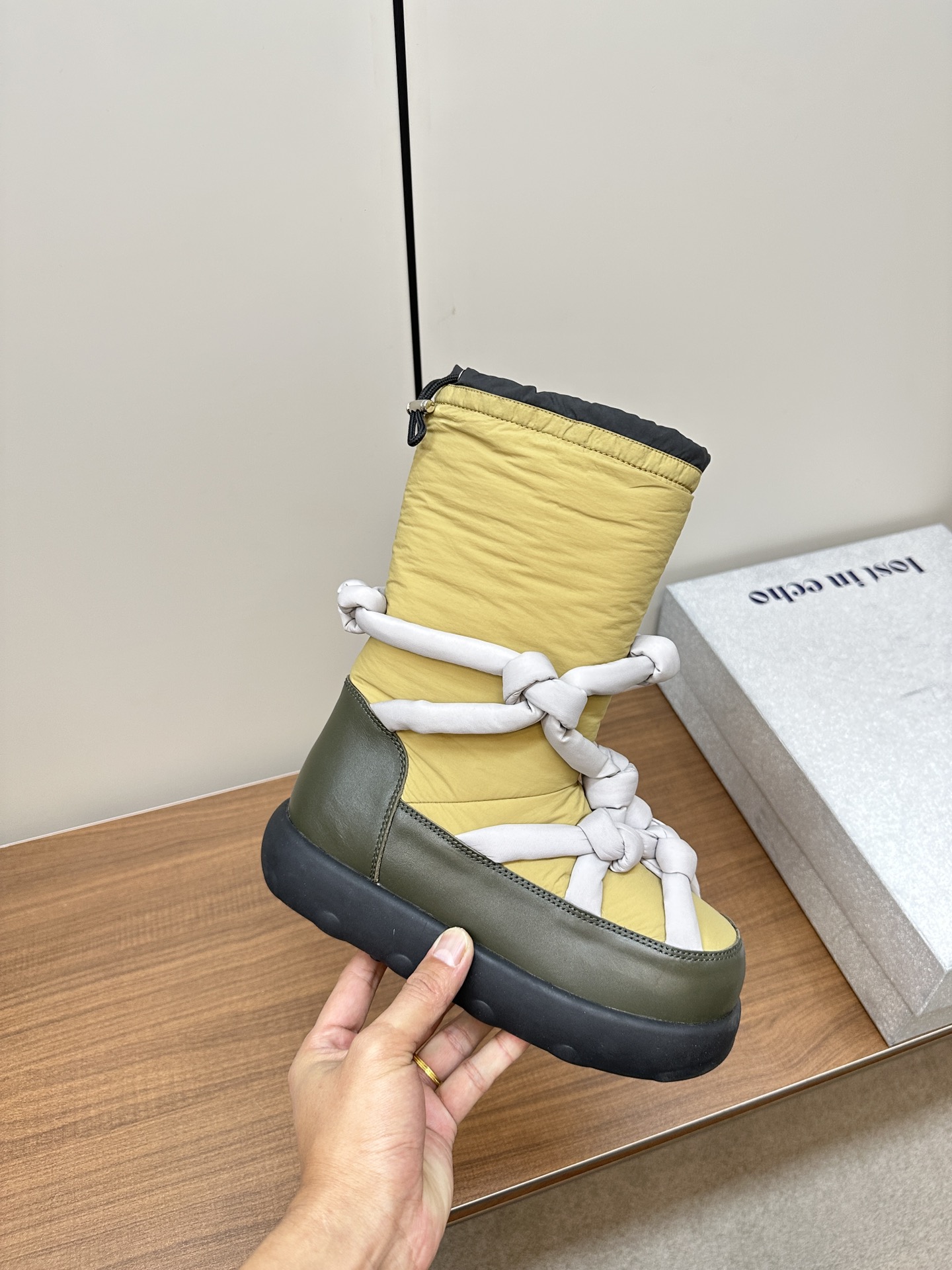 “Designer’s Fashion Shoes: Comfortable Mordon Style for Contemporary Women” - 图片 5