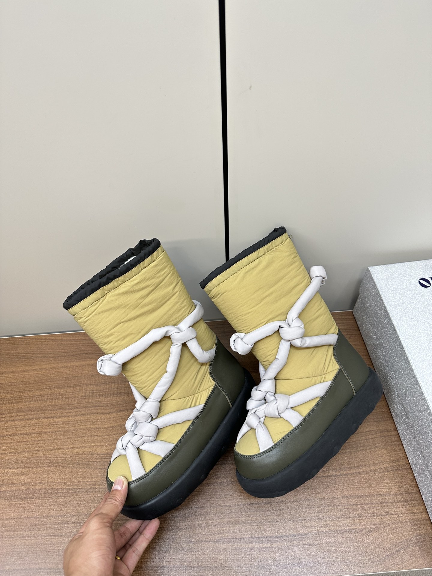 “Designer’s Fashion Shoes: Comfortable Mordon Style for Contemporary Women” - 图片 9