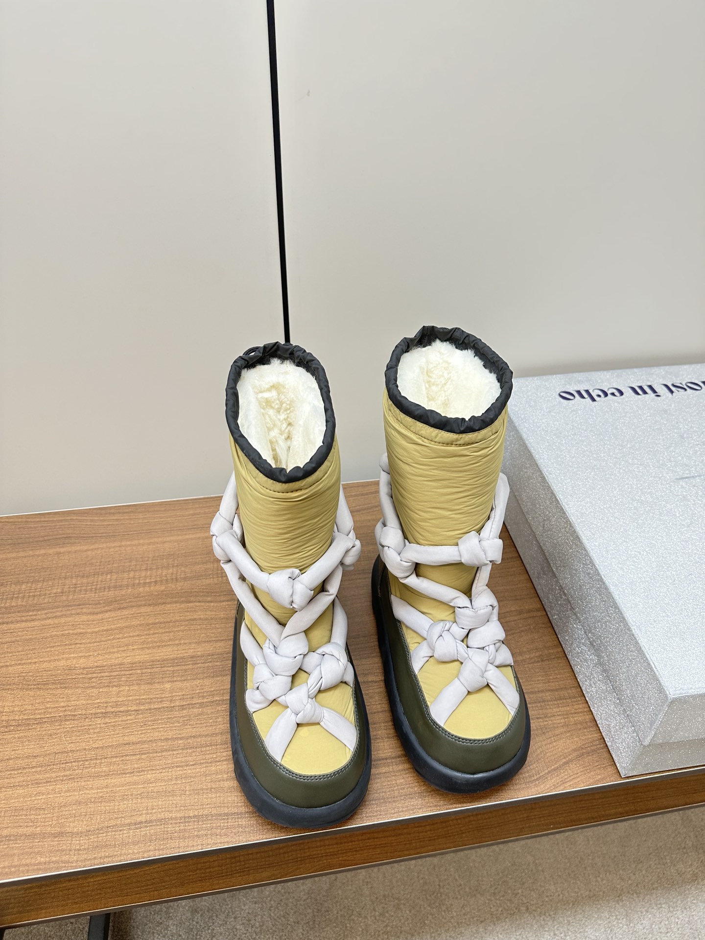 “Designer’s Fashion Shoes: Comfortable Mordon Style for Contemporary Women”