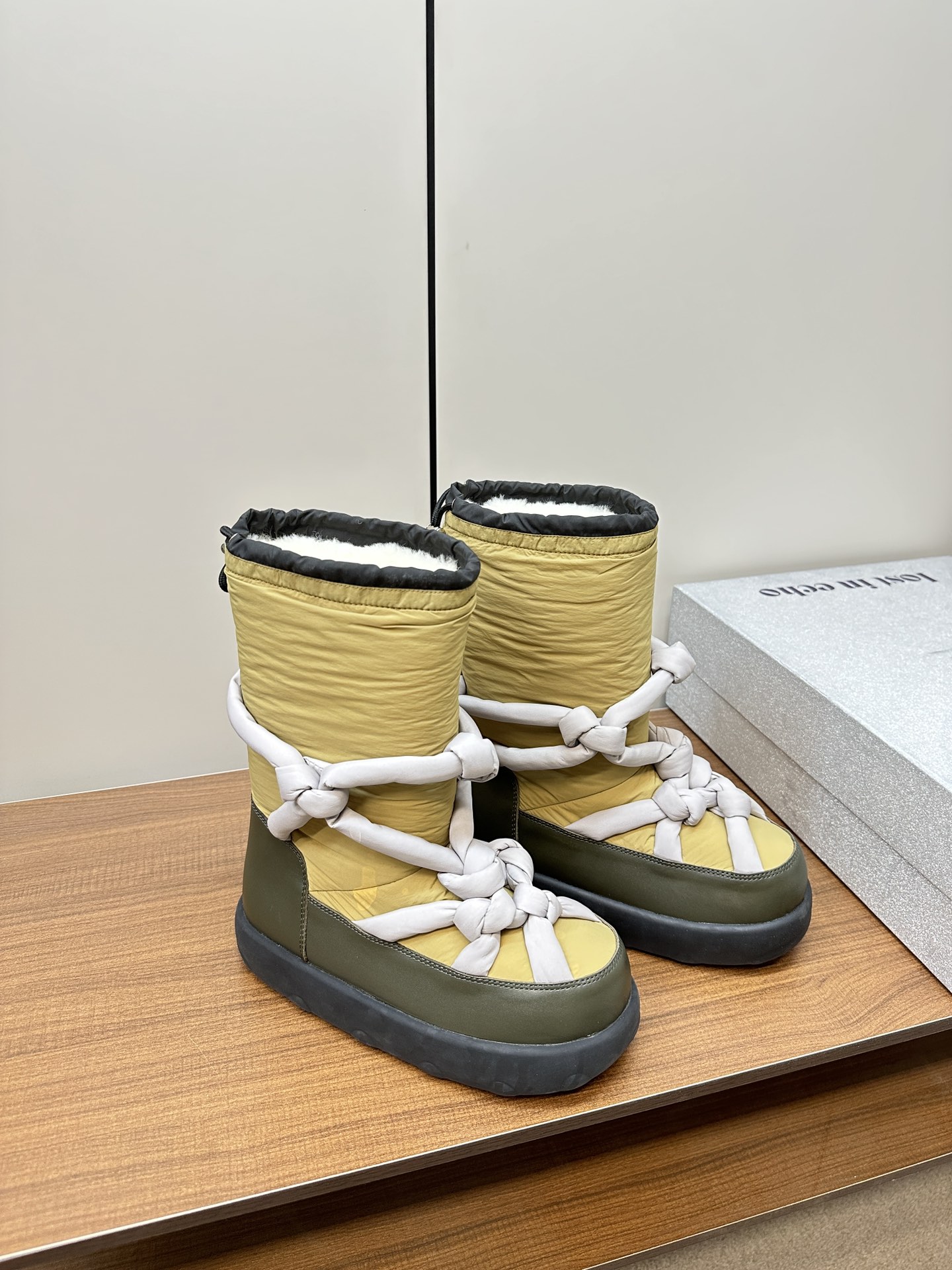 “Designer’s Fashion Shoes: Comfortable Mordon Style for Contemporary Women” - 图片 2