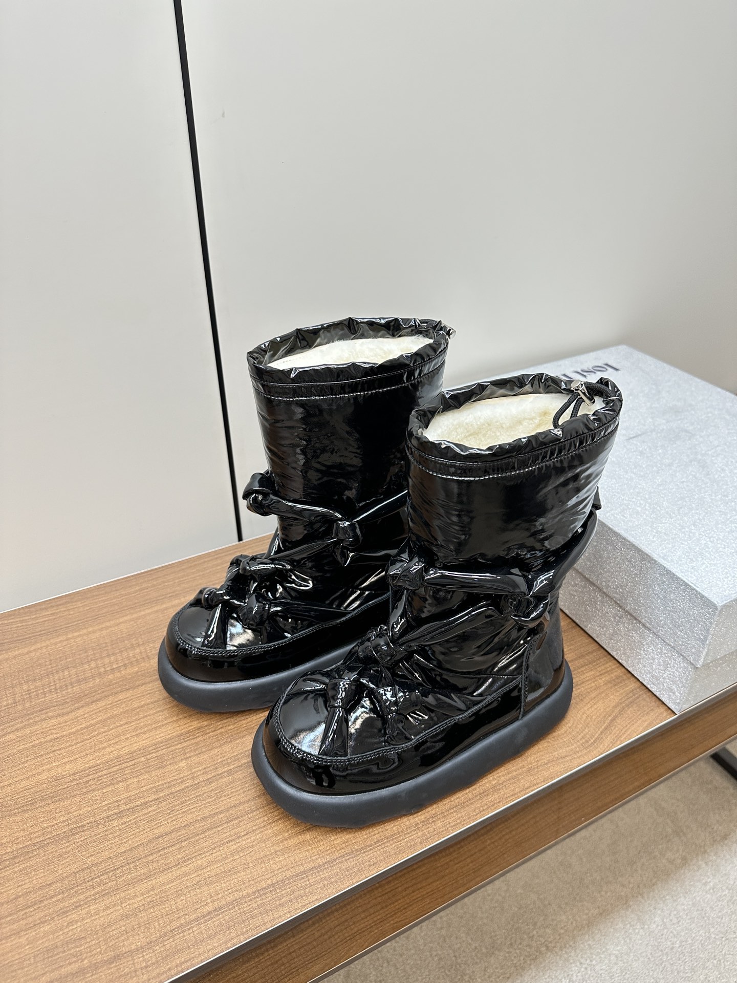 Designer’s Fashion: High-Quality Shoes for Brave Contemporary Women - 图片 3