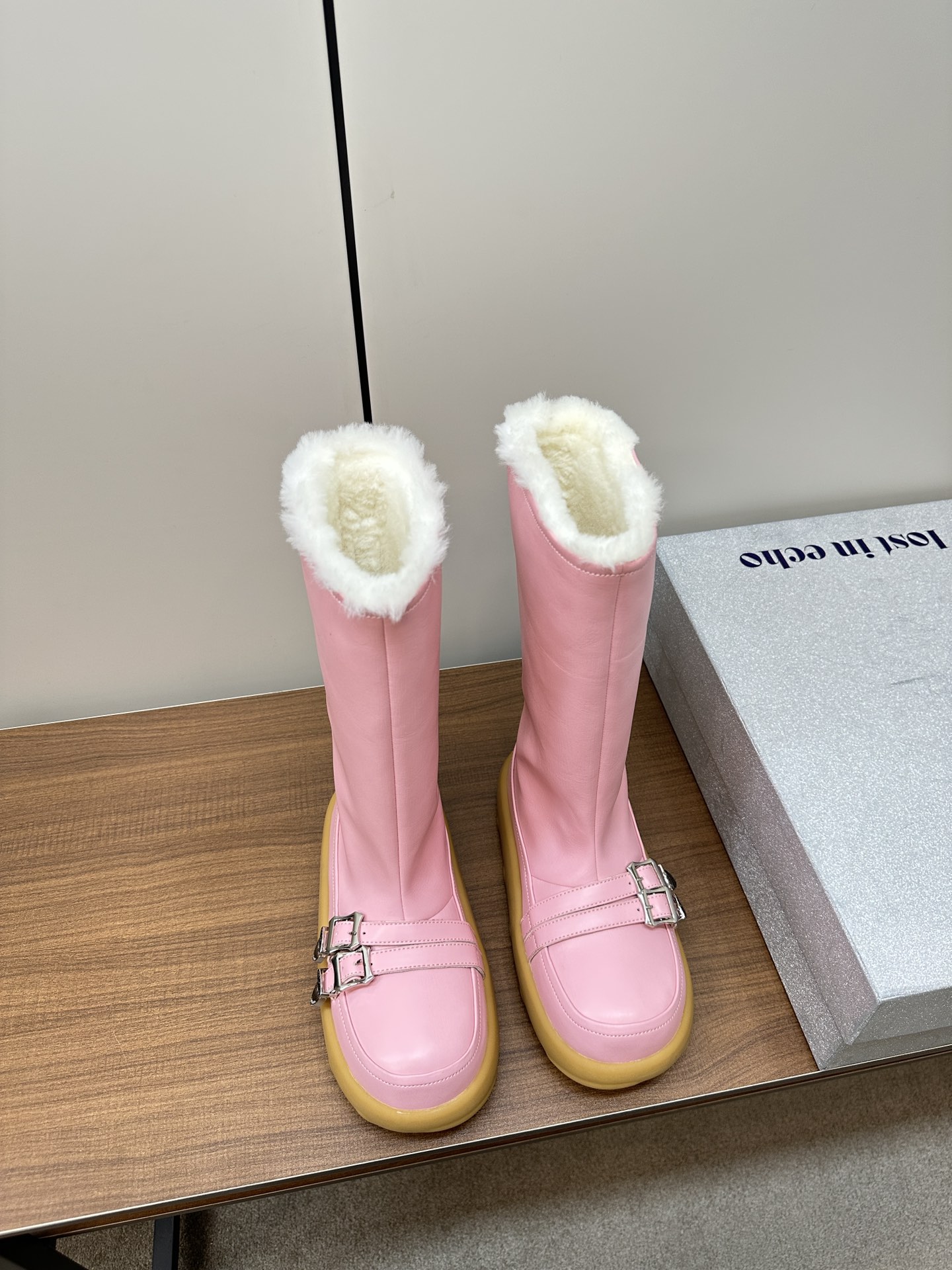 Post-Modernist Women’s Designer Shoes: Comfortable, Fashionable, and High-Quality