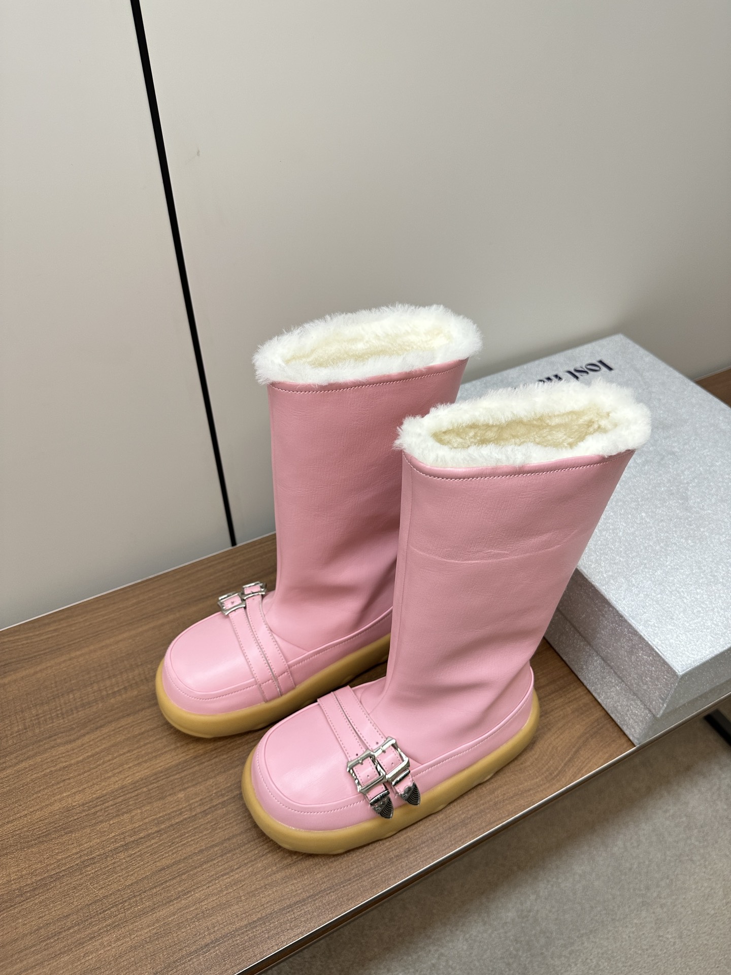 Post-Modernist Women’s Designer Shoes: Comfortable, Fashionable, and High-Quality - 图片 3