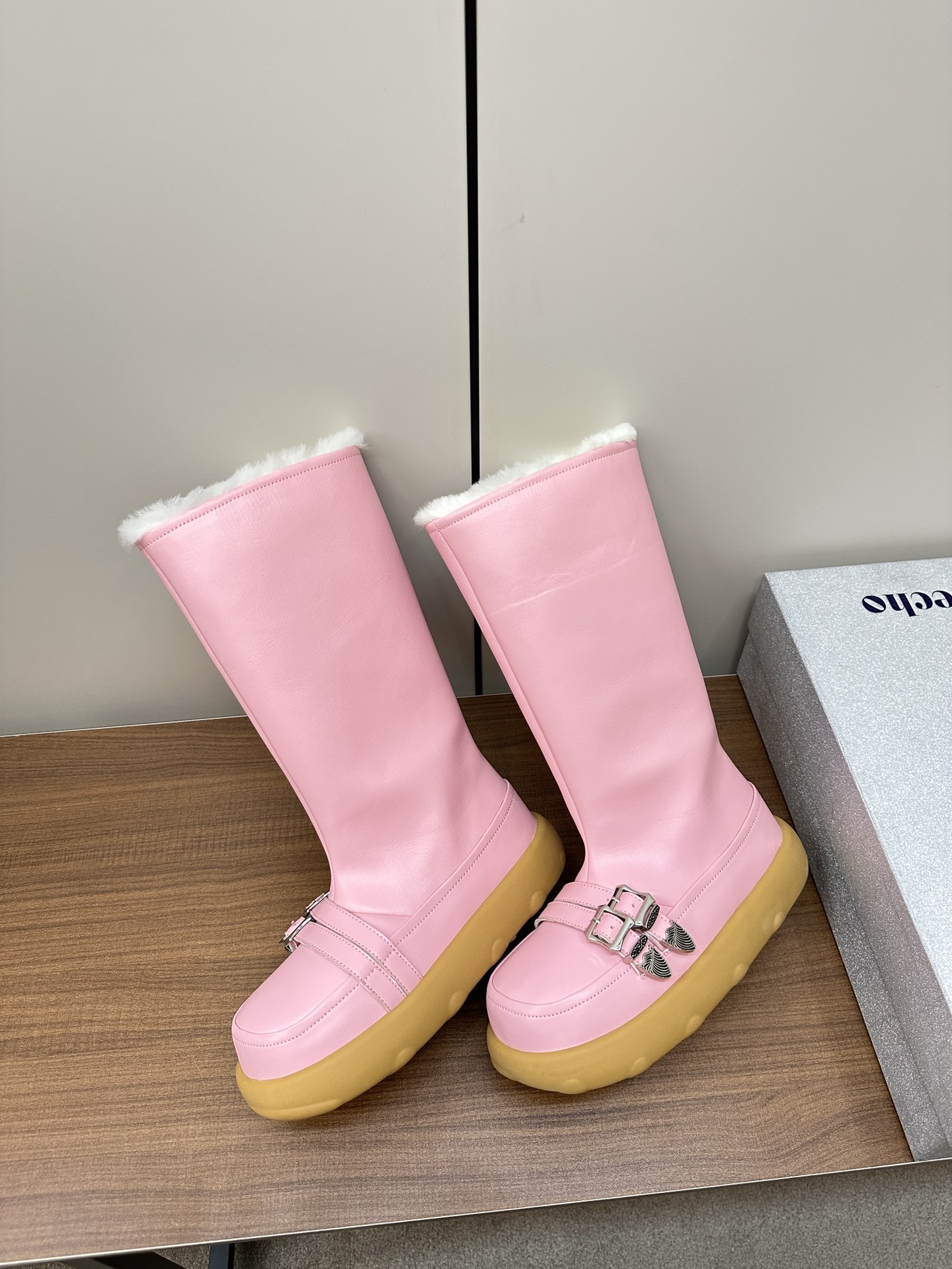 Post-Modernist Women’s Designer Shoes: Comfortable, Fashionable, and High-Quality - 图片 5