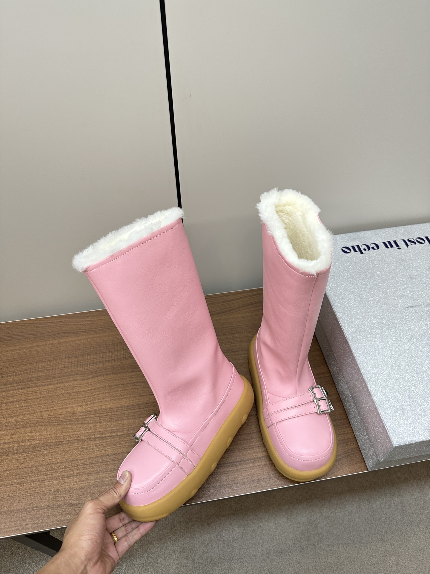 Post-Modernist Women’s Designer Shoes: Comfortable, Fashionable, and High-Quality - 图片 4