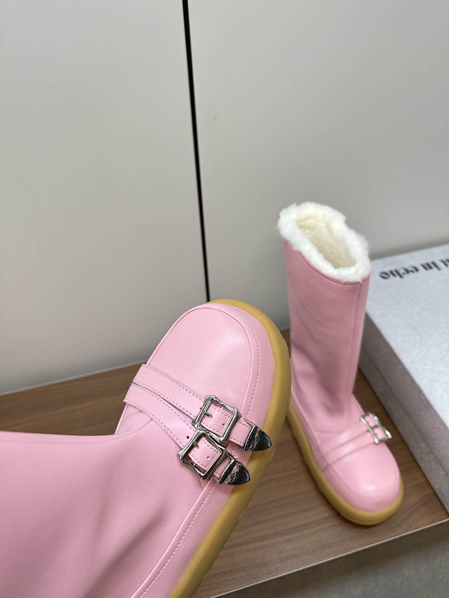 Post-Modernist Women’s Designer Shoes: Comfortable, Fashionable, and High-Quality - 图片 6