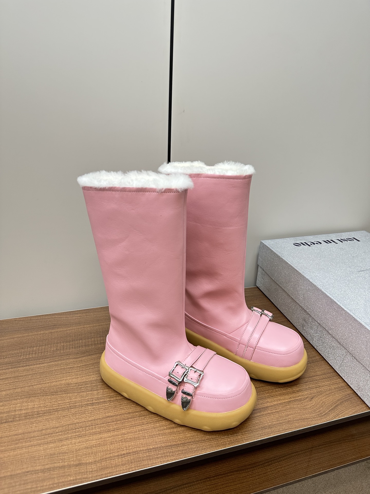 Post-Modernist Women’s Designer Shoes: Comfortable, Fashionable, and High-Quality - 图片 2